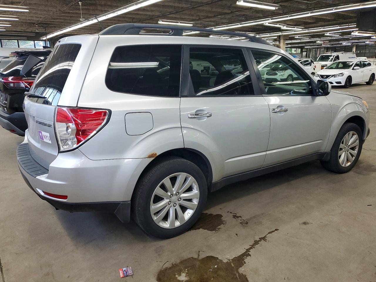 2011 Subaru Forester 2.5x Premium Silver vin: JF2SHBDC4BH730128