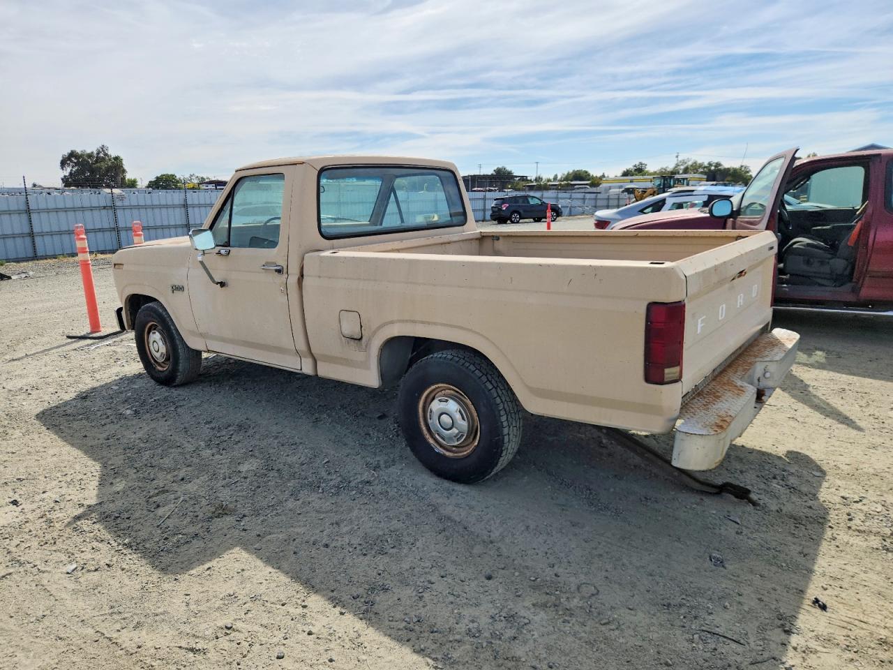 1983 Ford F100 Бежевый vin: 1FTCF10Y0DPA91808