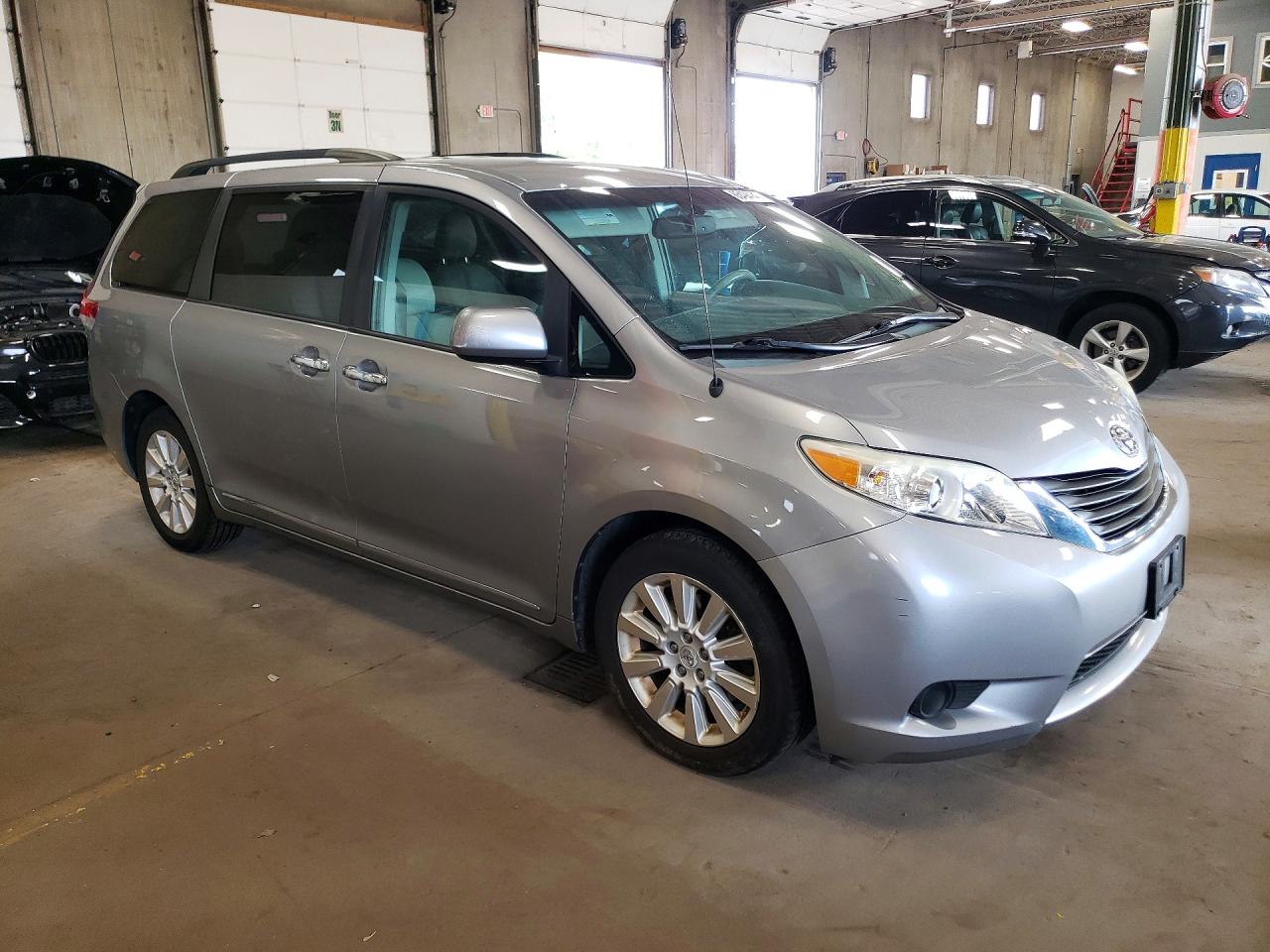 2012 Toyota Sienna Le Silver vin: 5TDJK3DC0CS034042