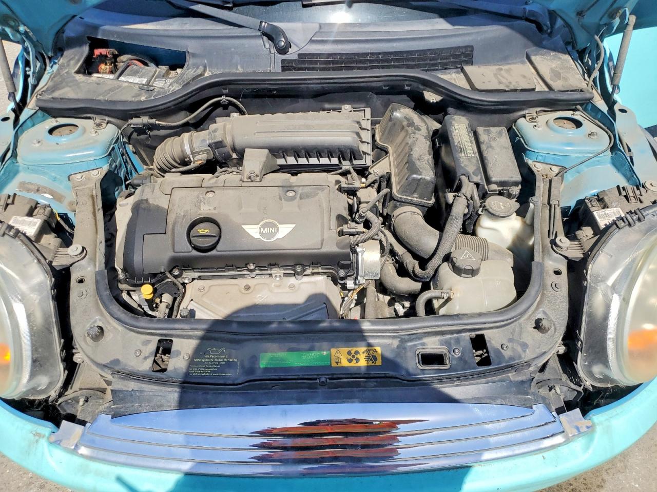 2009 Mini Cooper Turquoise vin: WMWMF33519TW79262
