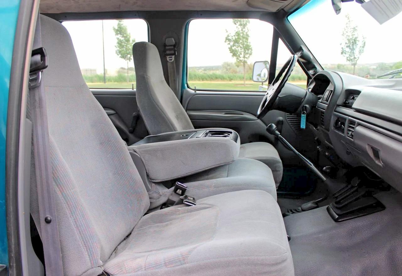 1995 Ford F350 Two Tone vin: 1FTJW36F5SEA22081
