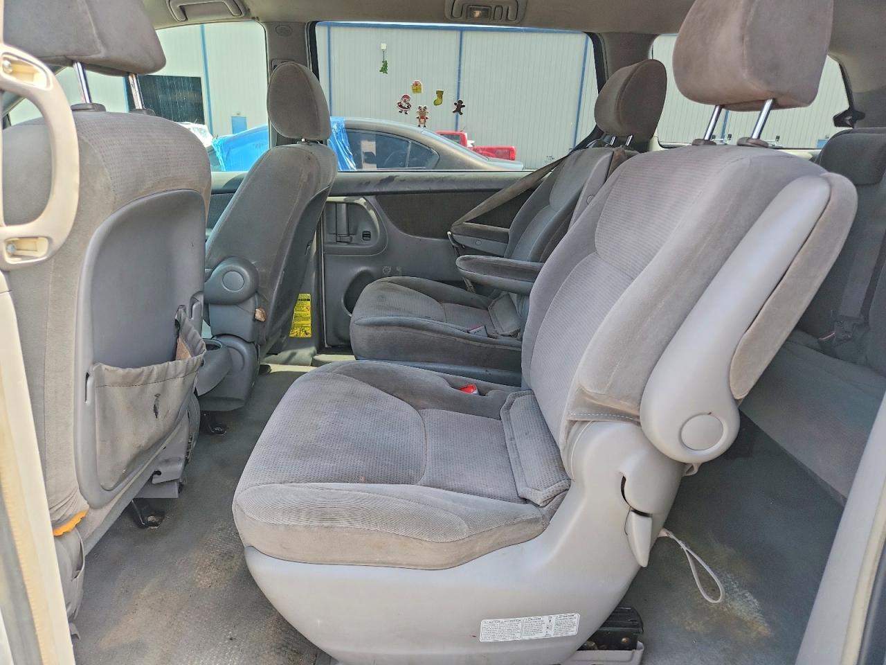2004 Toyota Sienna Le 7 Passenger White vin: 5TDZA23C24S000090
