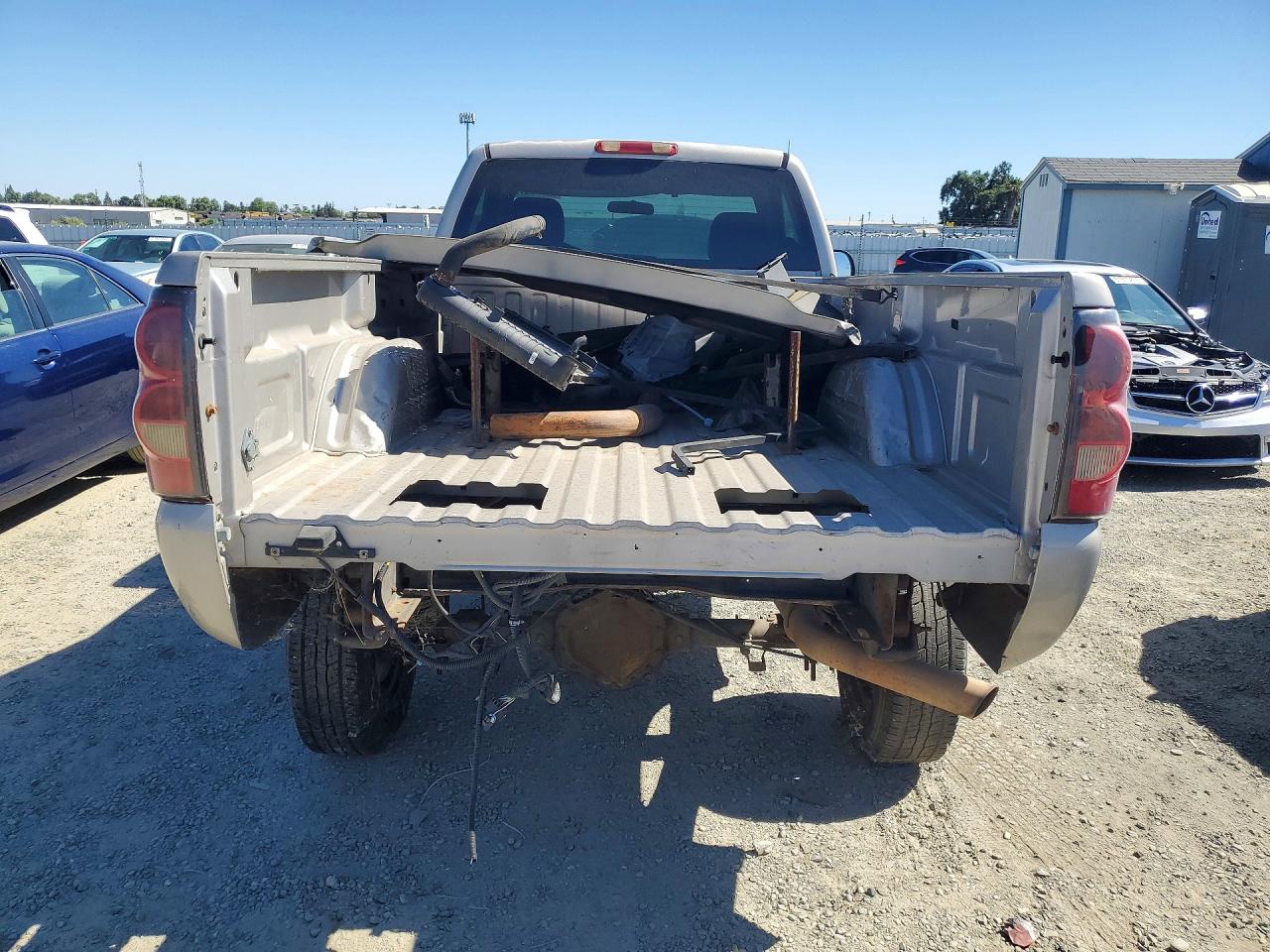 2006 Chevrolet Silverado C2500 Heavy Duty Tan vin: 1GCHC24U86E218766