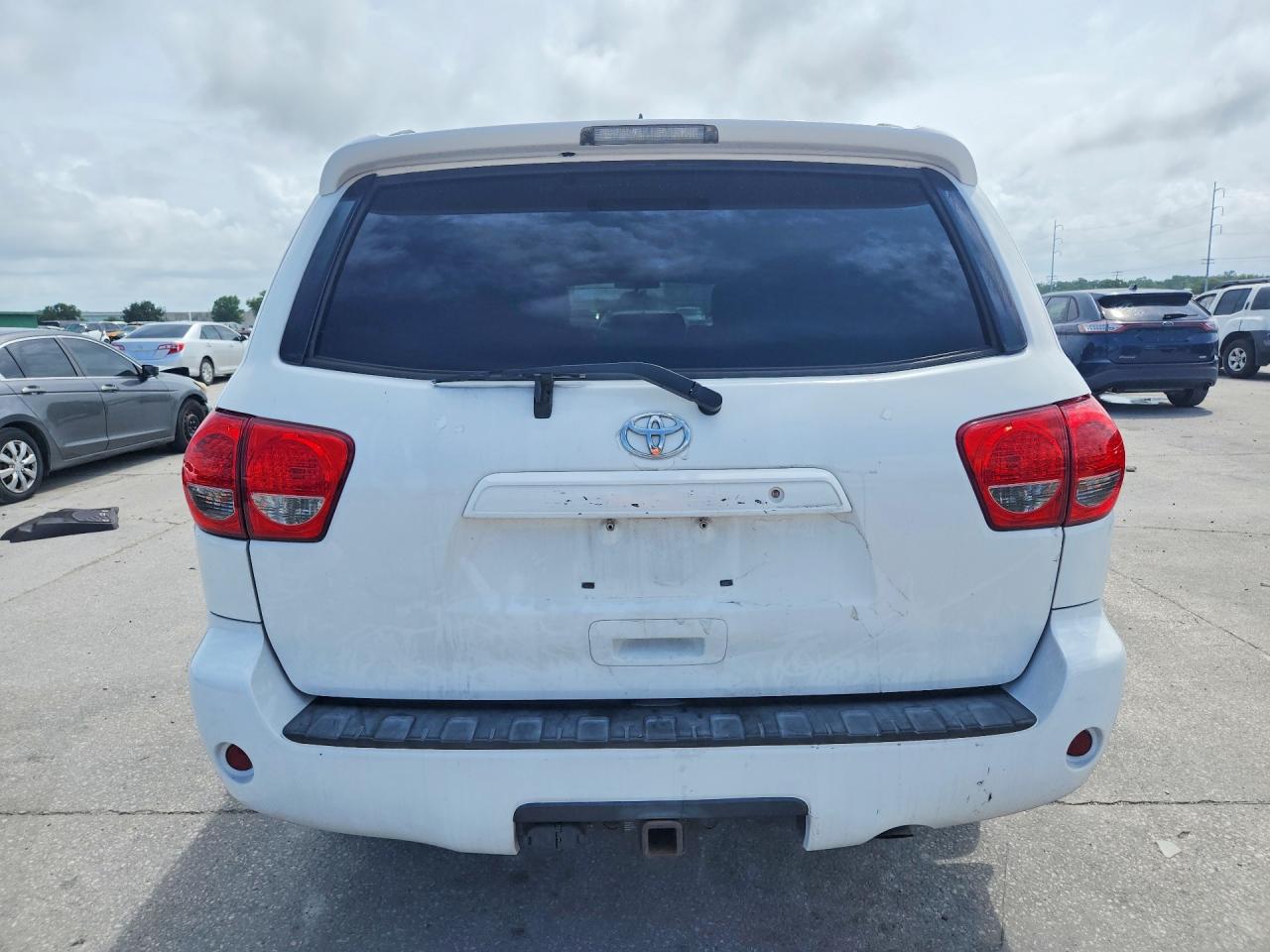 2011 Toyota Sequoia Sr5 Белый vin: 5TDZM5G14BS003085