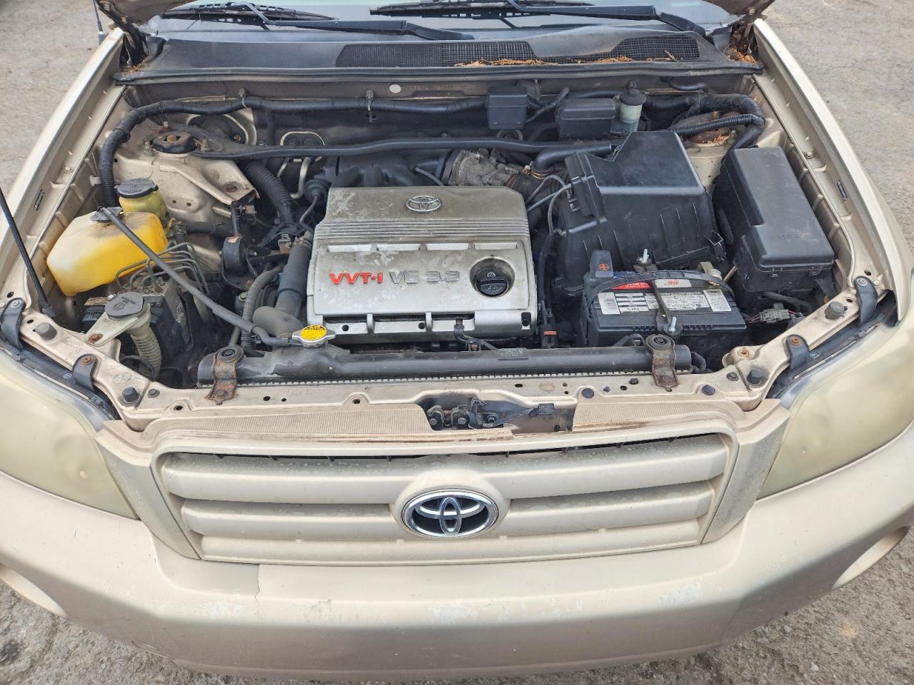 2004 Toyota Highlander Base Tan vin: JTEEP21A240059766