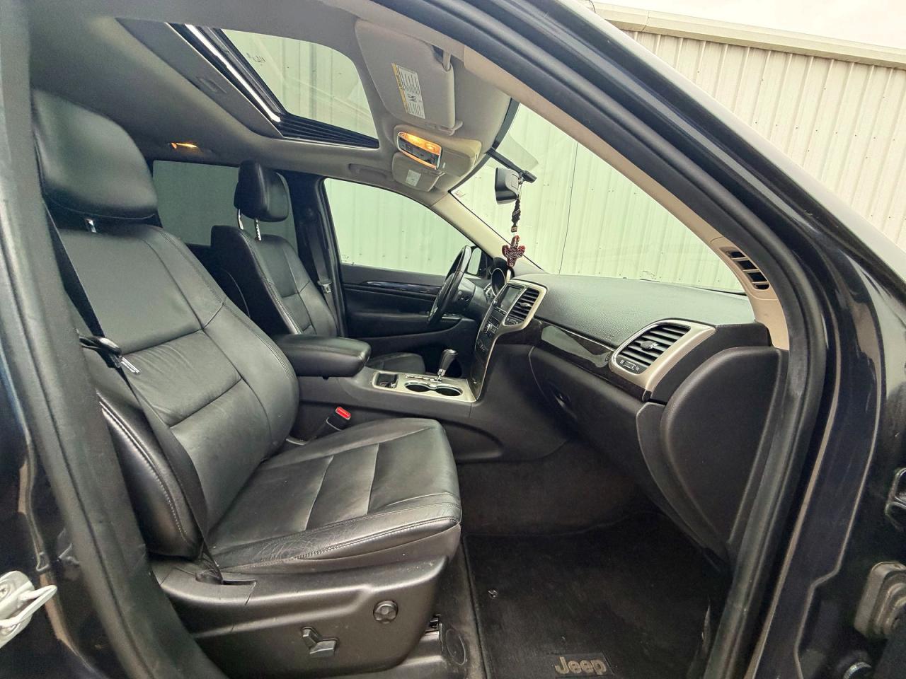 2012 Jeep Grand Cherokee Laredo Gray vin: 1C4RJEAT2CC307442
