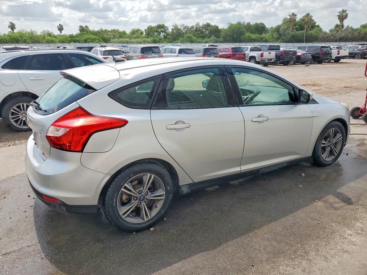 2014 Ford Focus Se Silver vin: 1FADP3K25EL430308