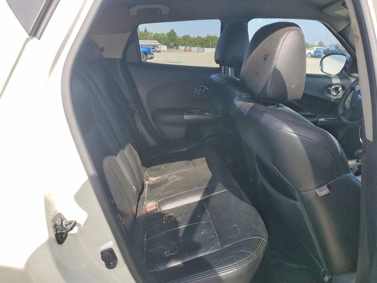 2011 Nissan Juke S White vin: JN8AF5MR8BT000293