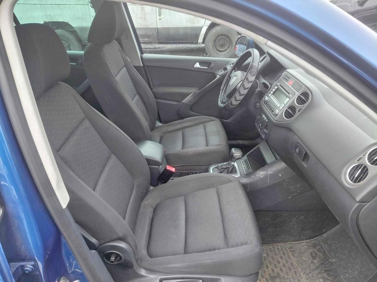 2009 Volkswagen Tiguan Se Синий vin: WVGBV75NX9W003565