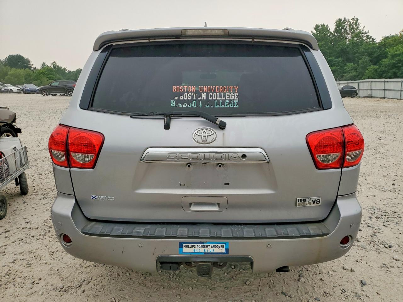 2011 Toyota Sequoia Platinum Silver vin: 5TDDY5G18BS049968