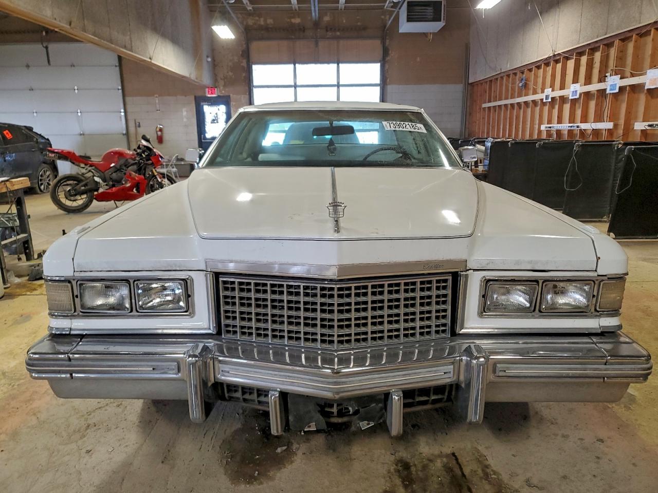 1976 Cadillac Coupe Devi White vin: 6D47S6Q168380