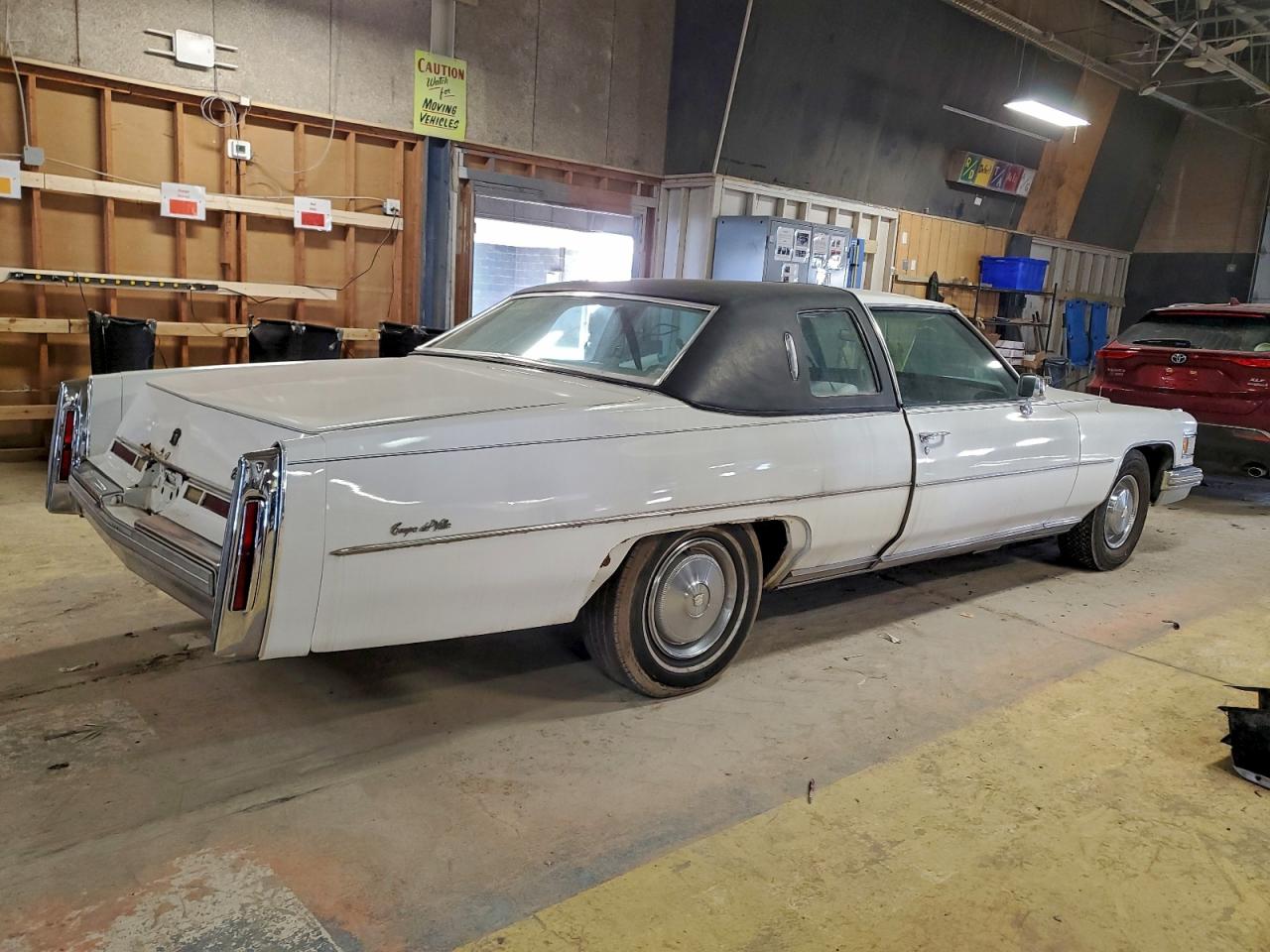 1976 Cadillac Coupe Devi White vin: 6D47S6Q168380