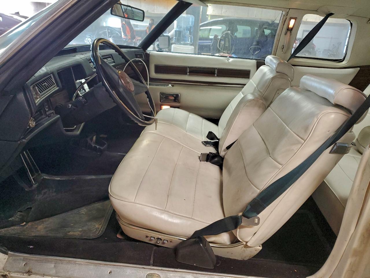 1976 Cadillac Coupe Devi White vin: 6D47S6Q168380