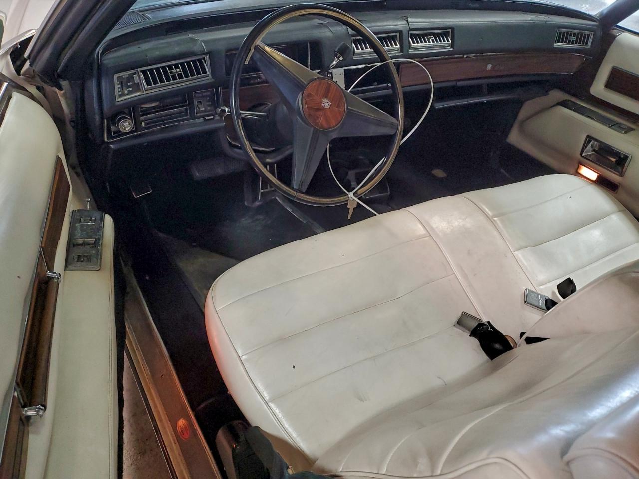 1976 Cadillac Coupe Devi White vin: 6D47S6Q168380