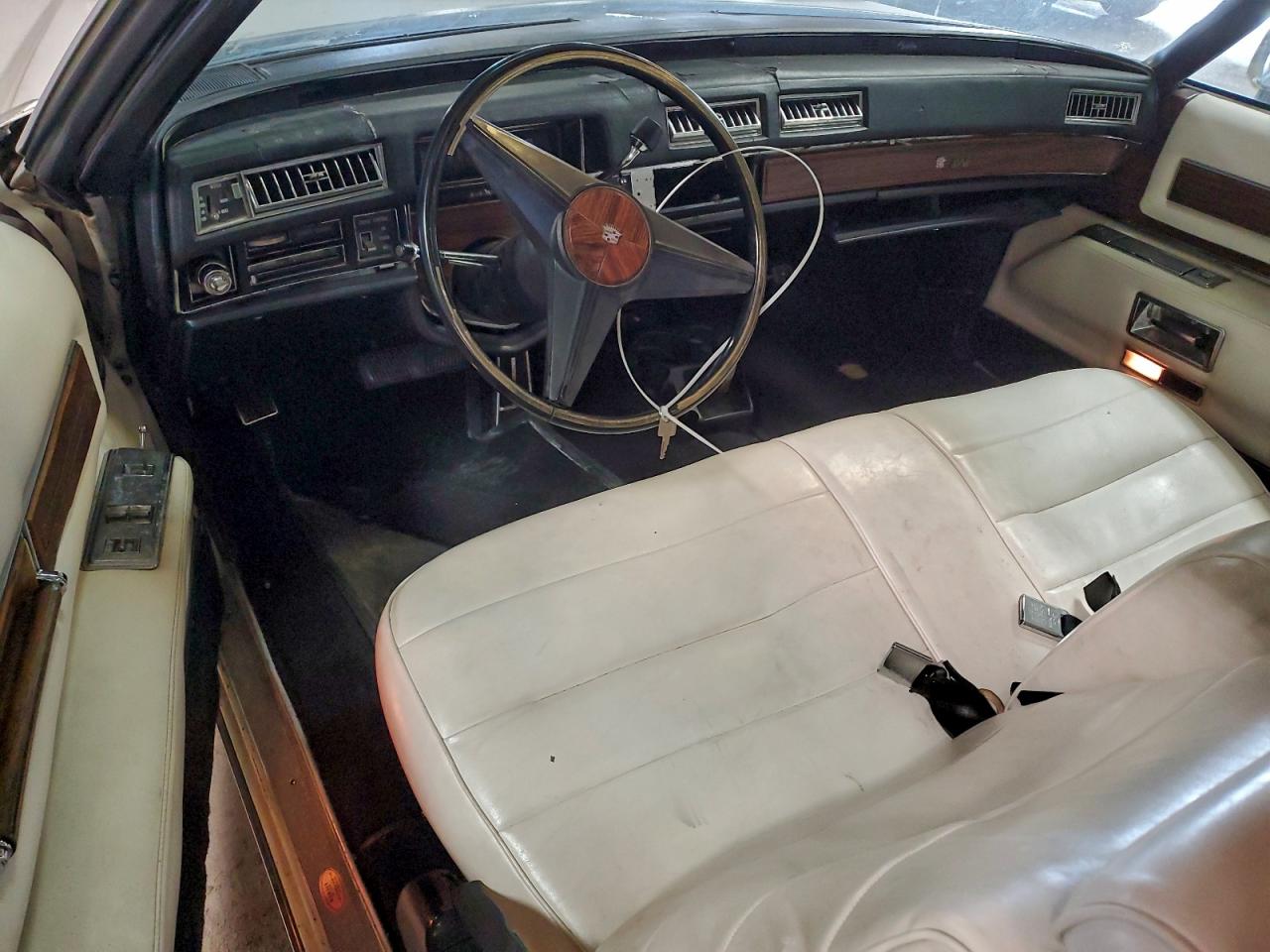 1976 Cadillac Coupe Devi White vin: 6D47S6Q168380