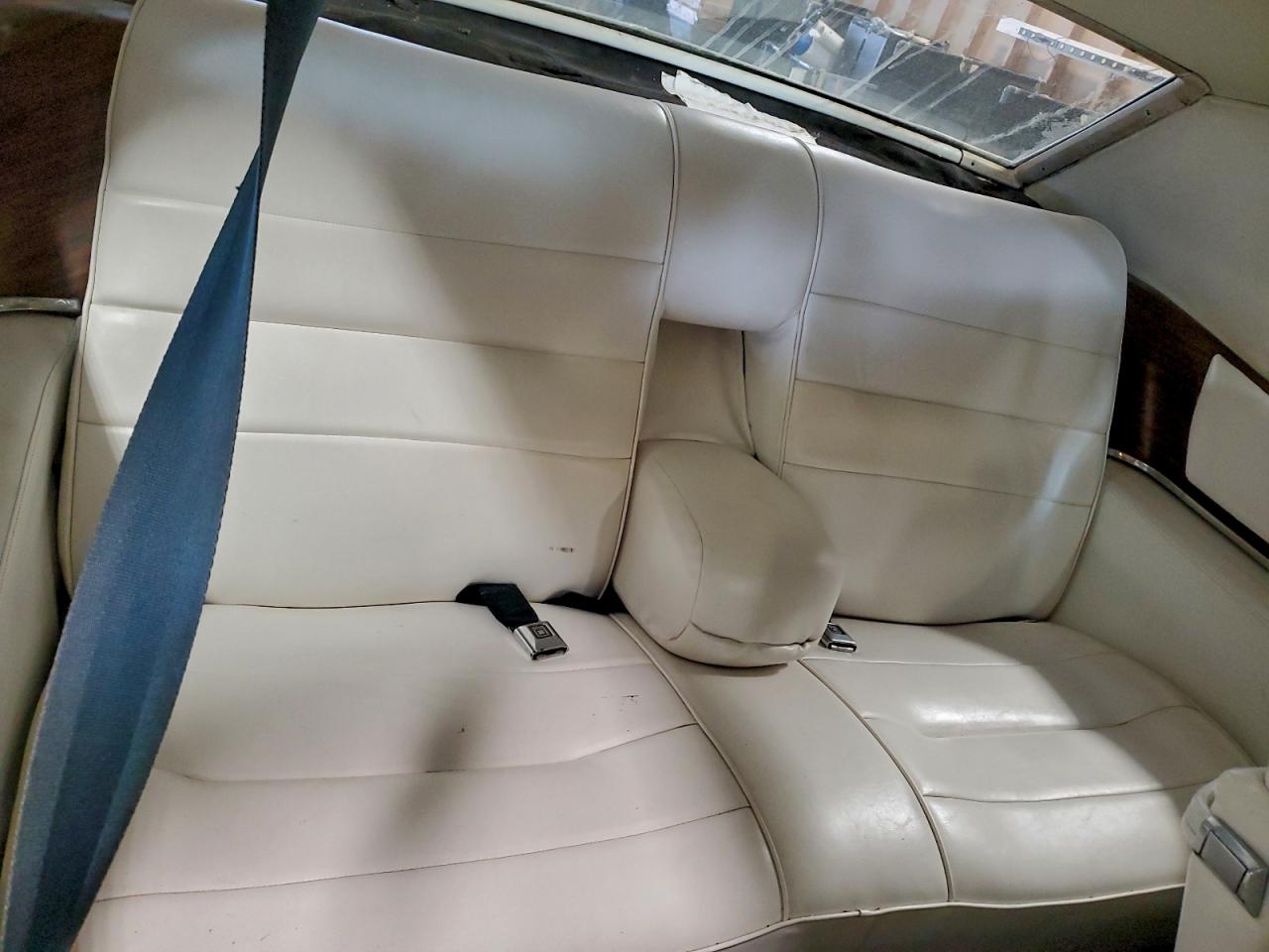 1976 Cadillac Coupe Devi White vin: 6D47S6Q168380