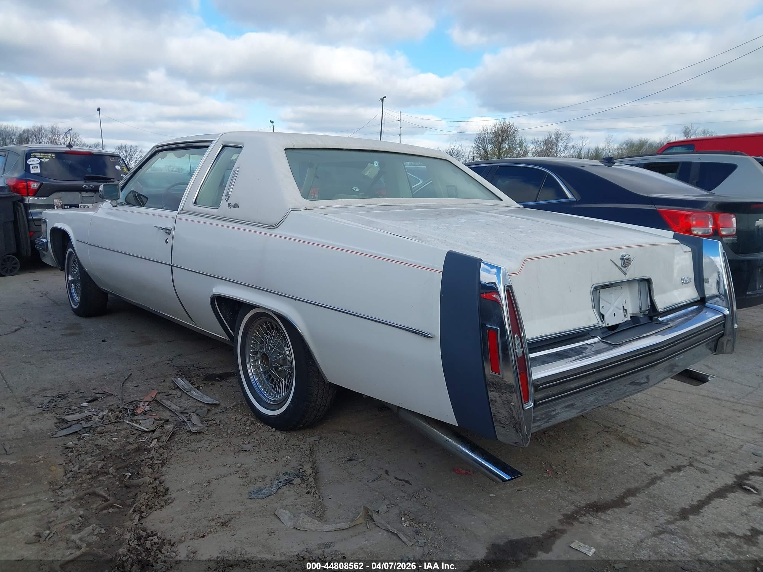 1978 Cadillac Deville Base White vin: 6D47S8E673155    