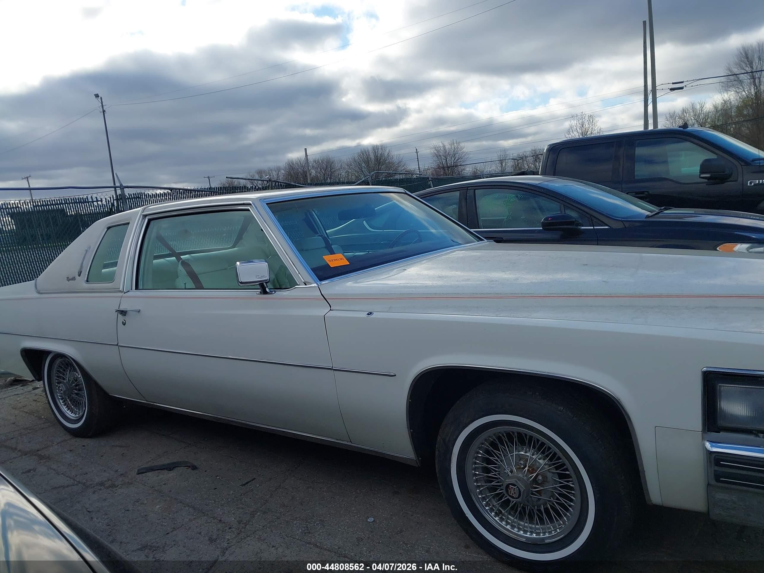 1978 Cadillac Deville Base White vin: 6D47S8E673155    