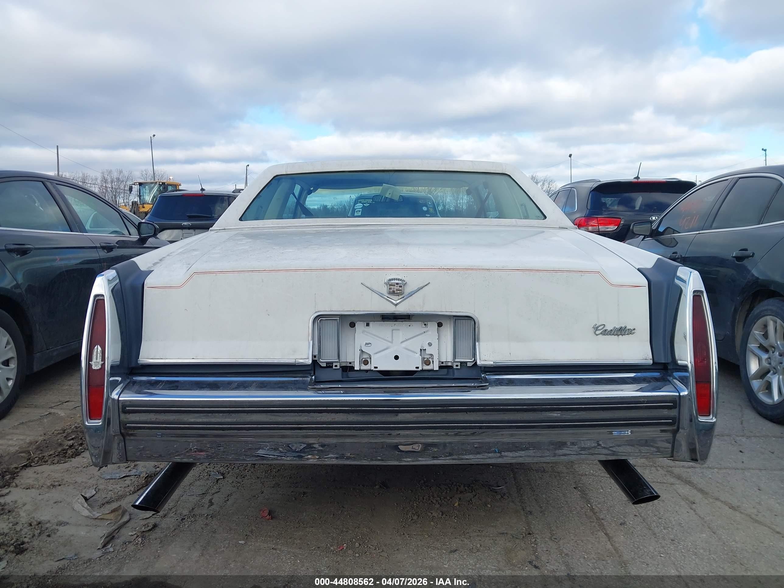 1978 Cadillac Deville Base White vin: 6D47S8E673155    
