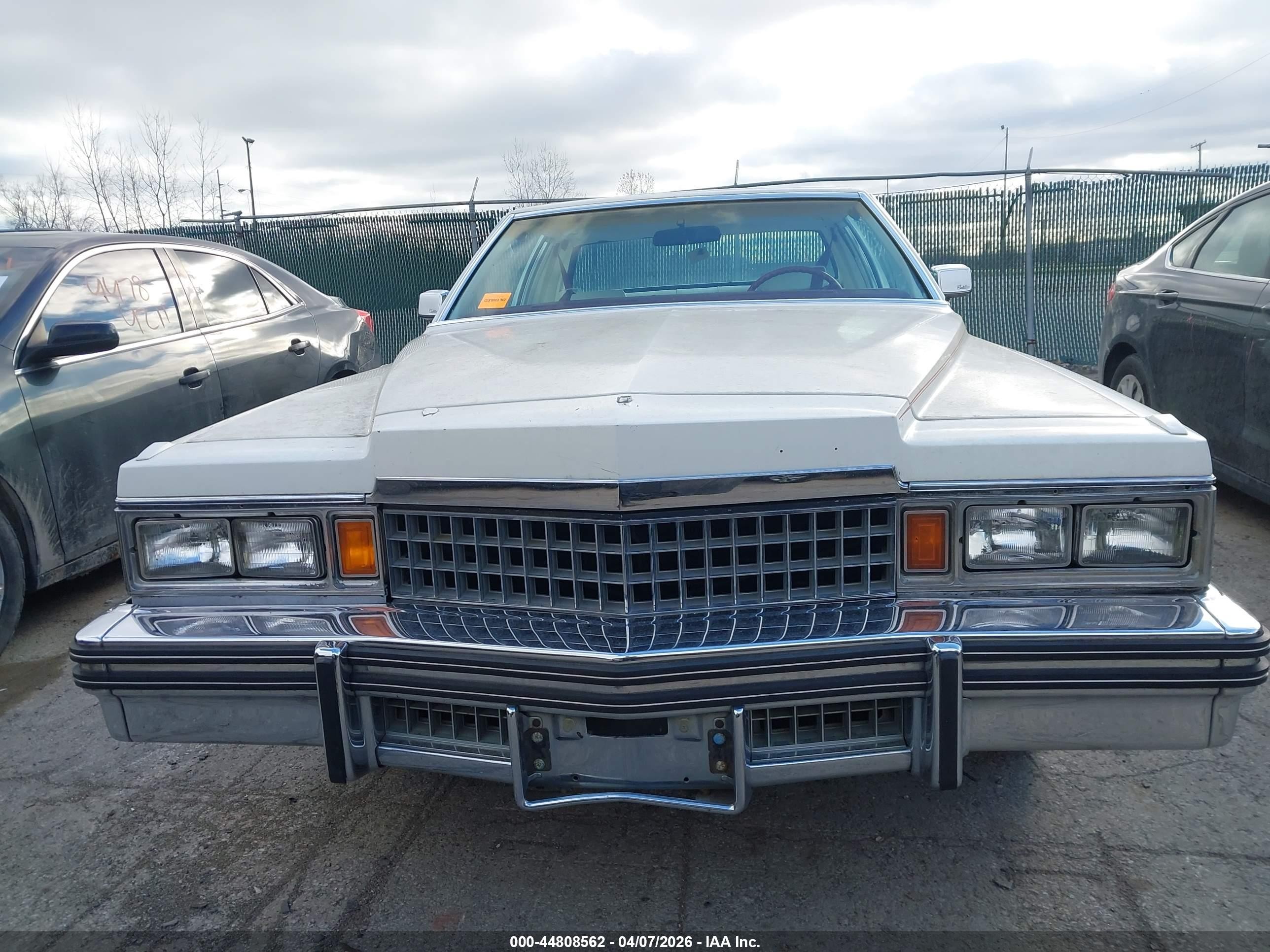 1978 Cadillac Deville Base White vin: 6D47S8E673155    