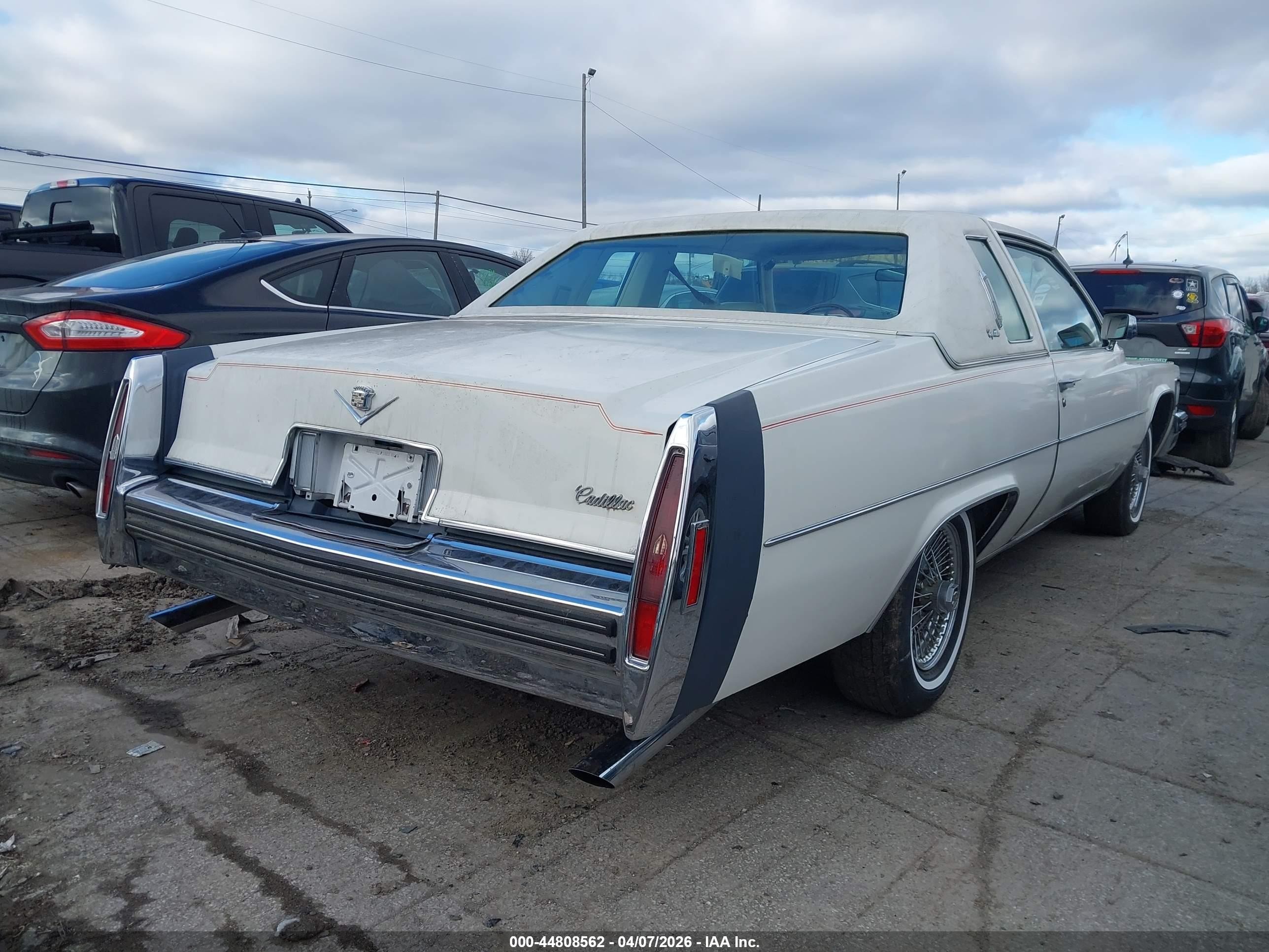1978 Cadillac Deville Base White vin: 6D47S8E673155    