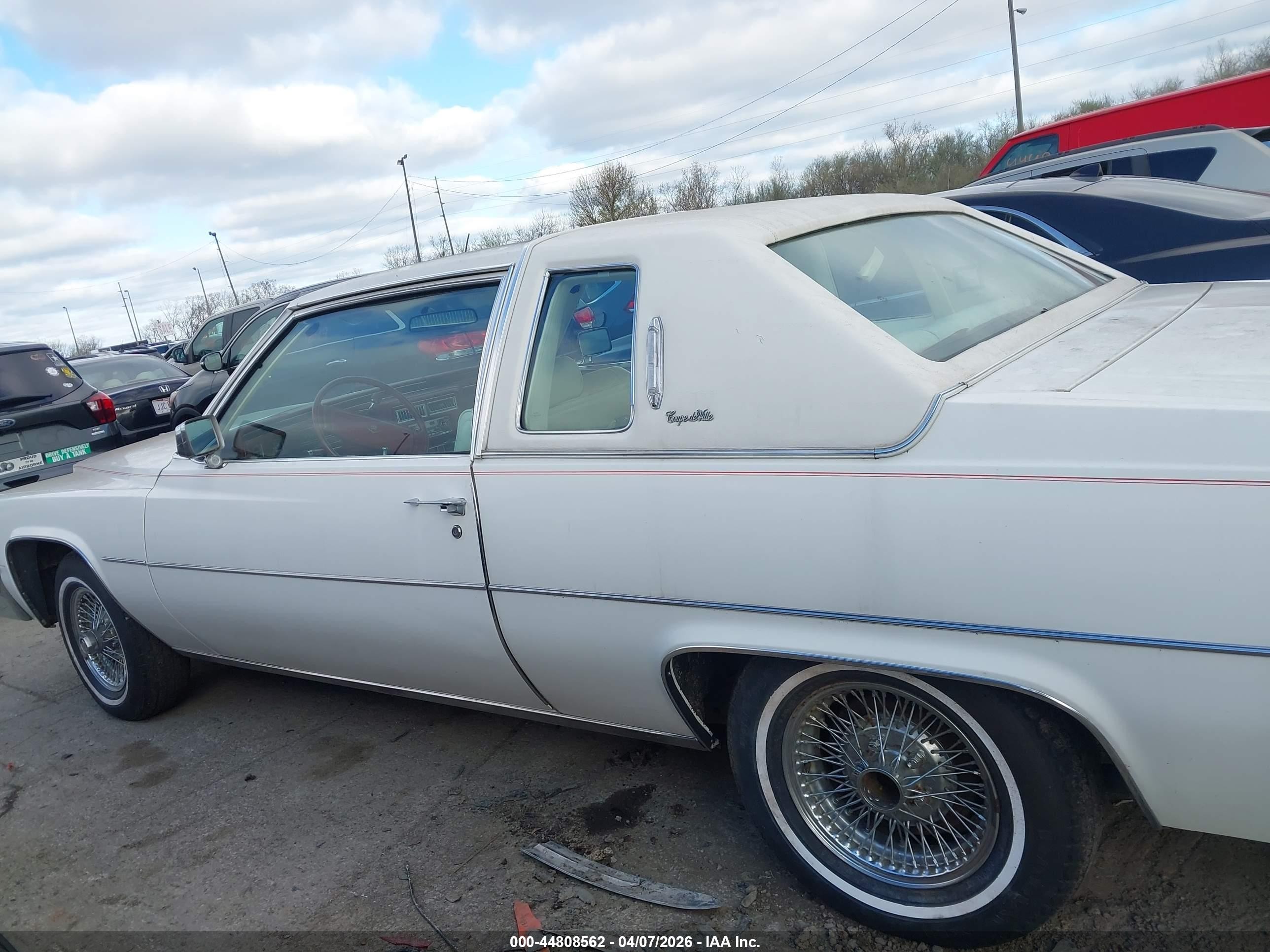 1978 Cadillac Deville Base White vin: 6D47S8E673155    