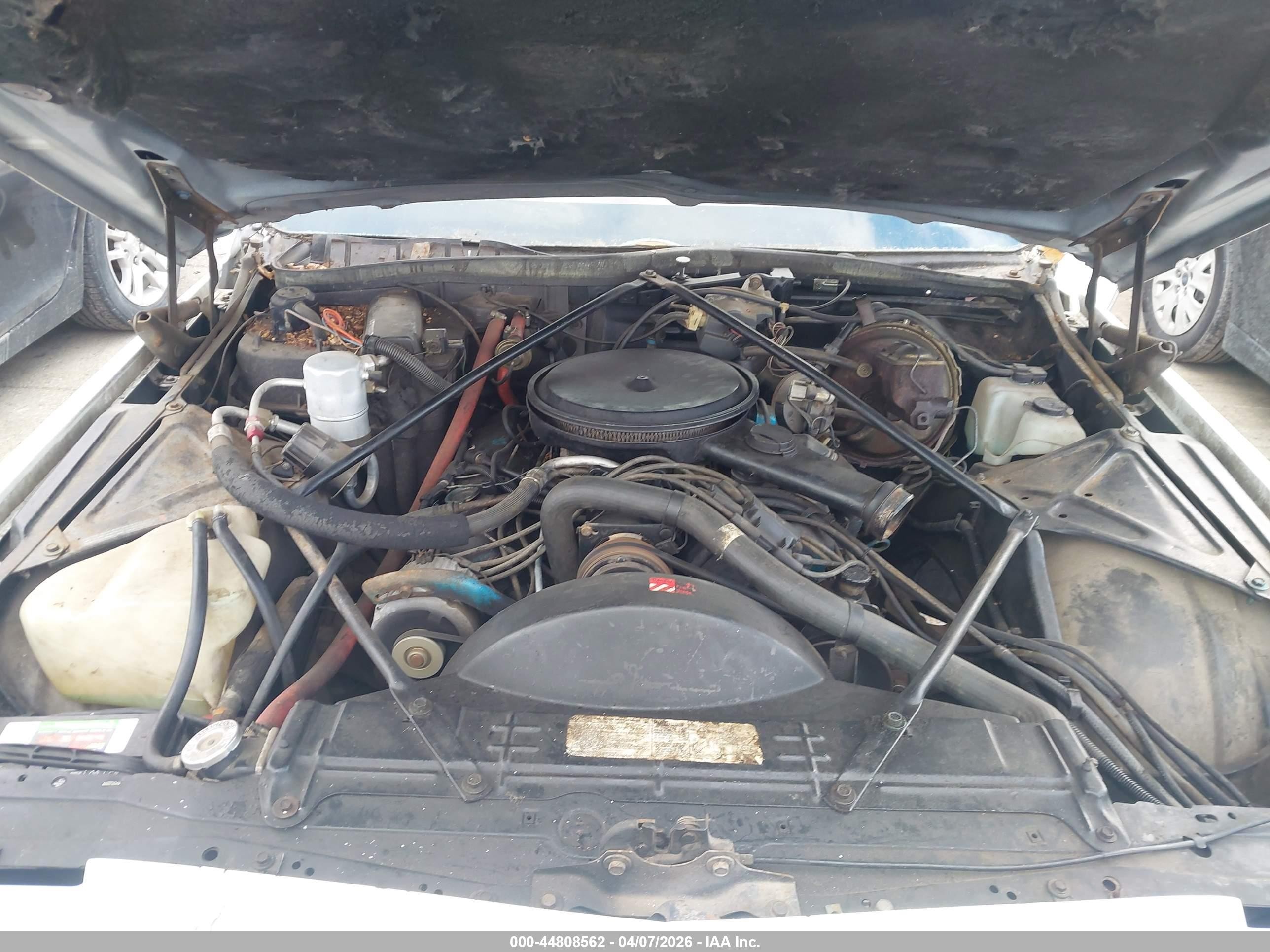 1978 Cadillac Deville Base White vin: 6D47S8E673155    