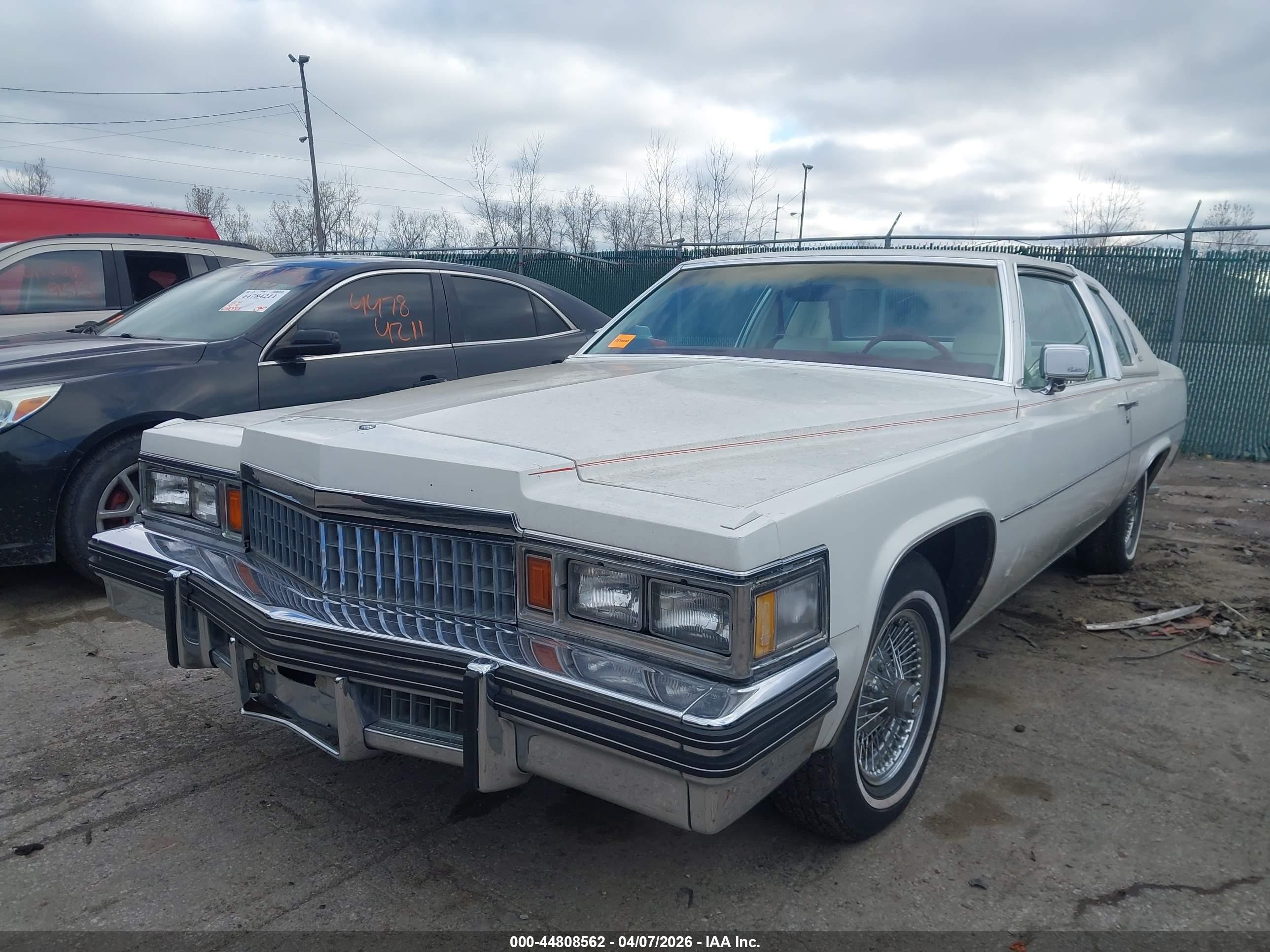 1978 Cadillac Deville Base White vin: 6D47S8E673155    