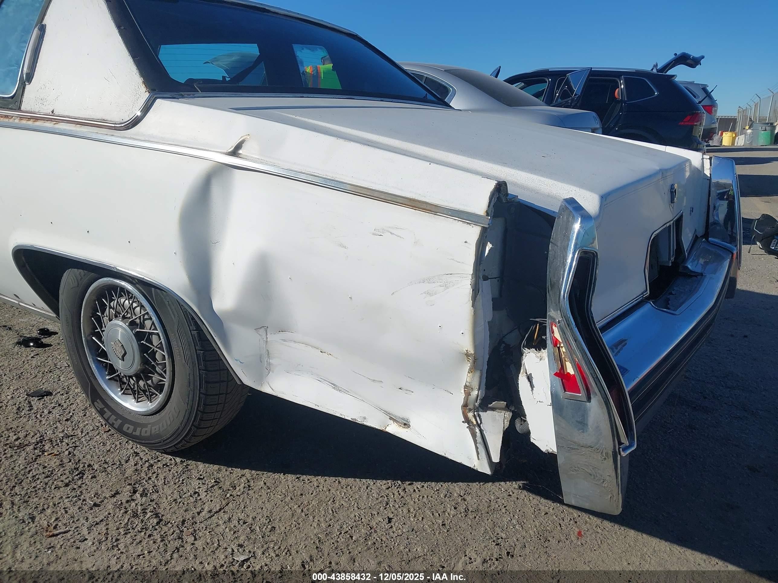 1978 Cadillac Deville   White vin: 6D47S8Q312674    