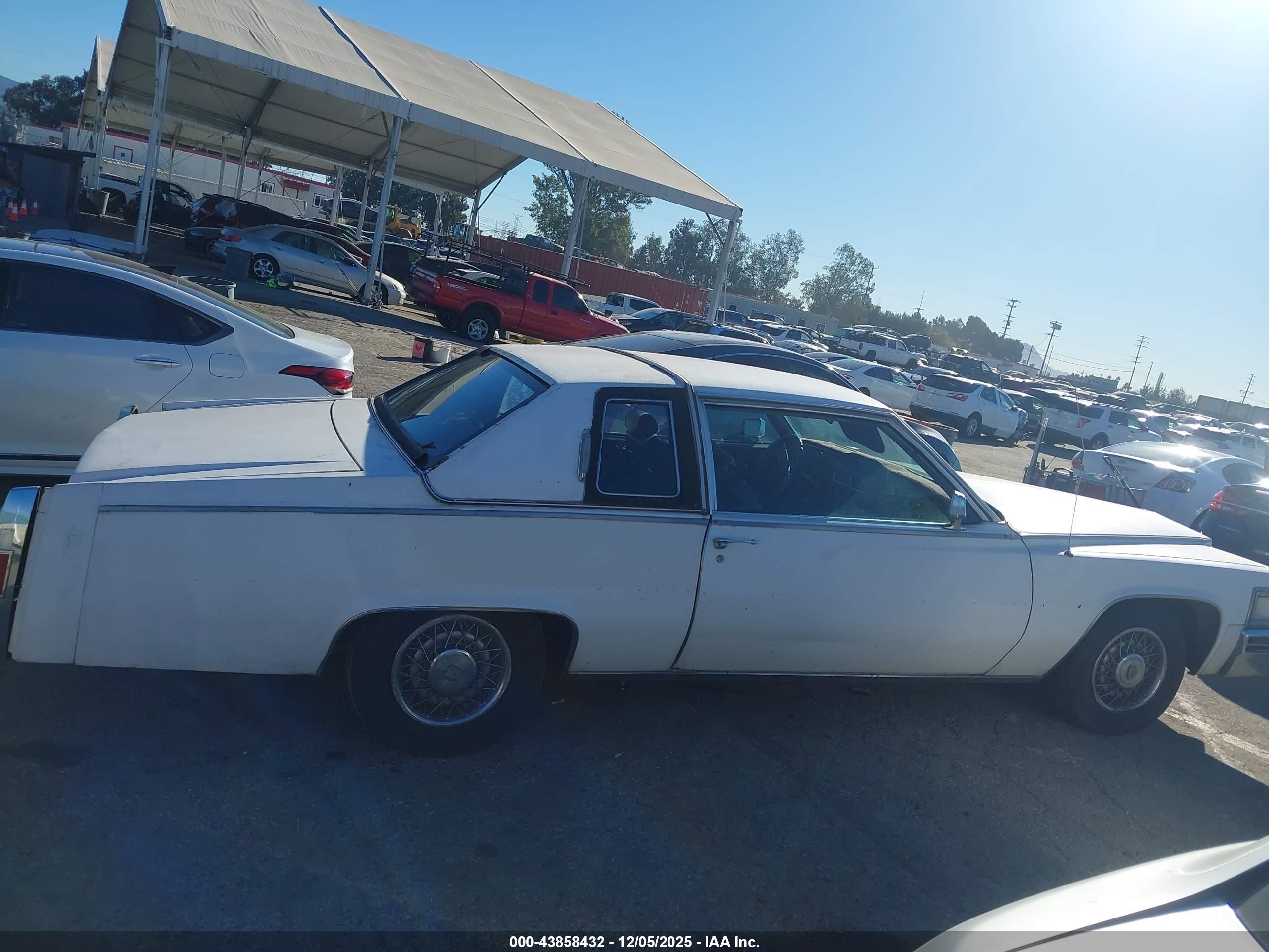 1978 Cadillac Deville   White vin: 6D47S8Q312674    