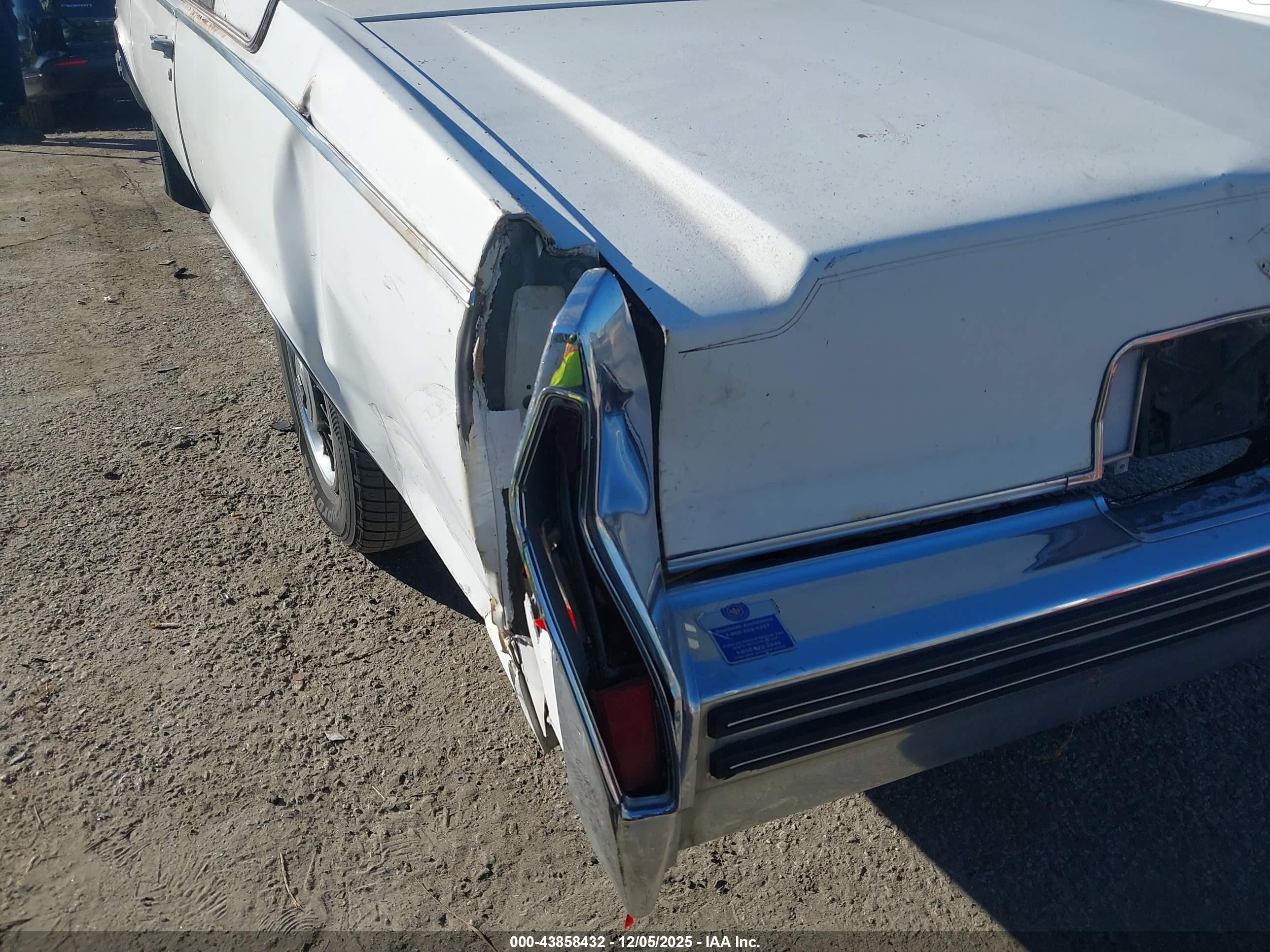 1978 Cadillac Deville   White vin: 6D47S8Q312674    