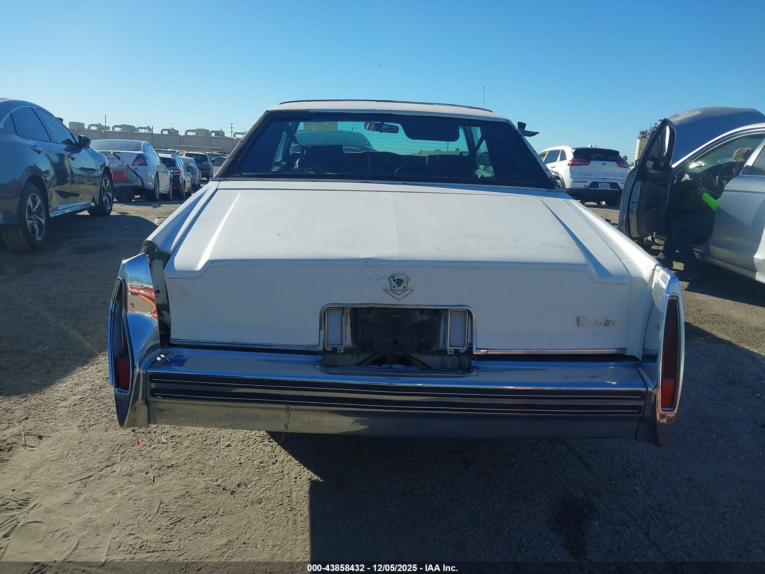1978 Cadillac Deville   White vin: 6D47S8Q312674    