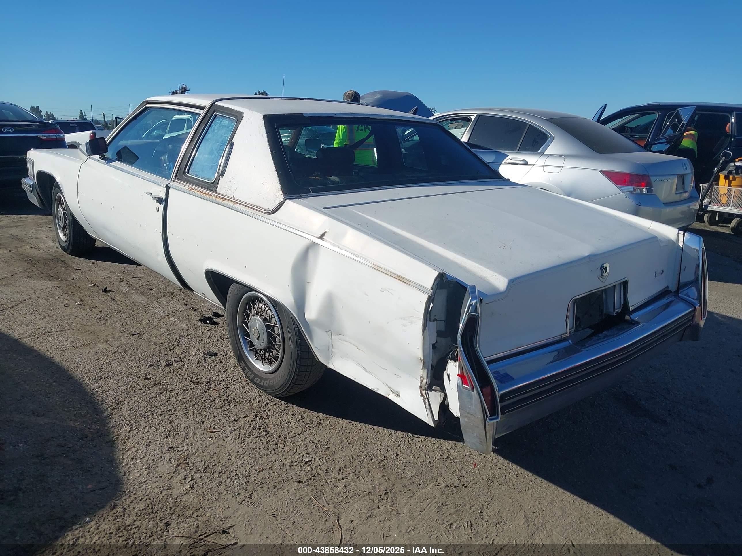 1978 Cadillac Deville   White vin: 6D47S8Q312674    