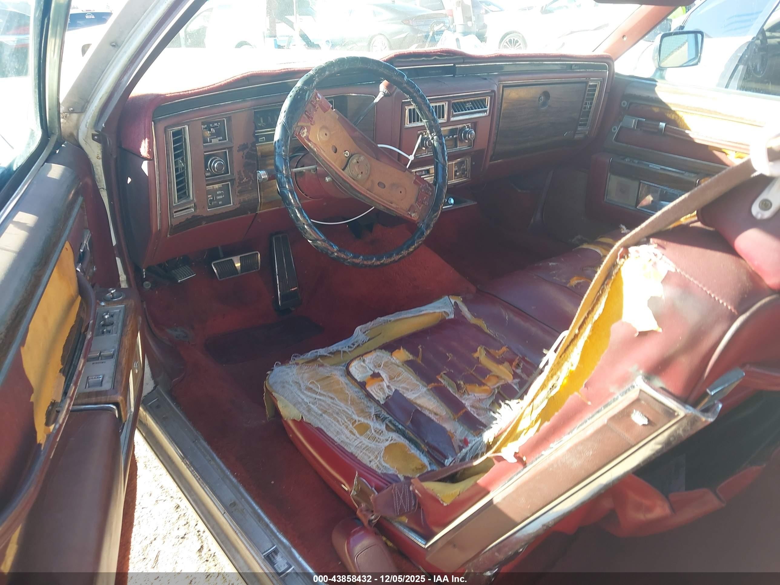 1978 Cadillac Deville   White vin: 6D47S8Q312674    