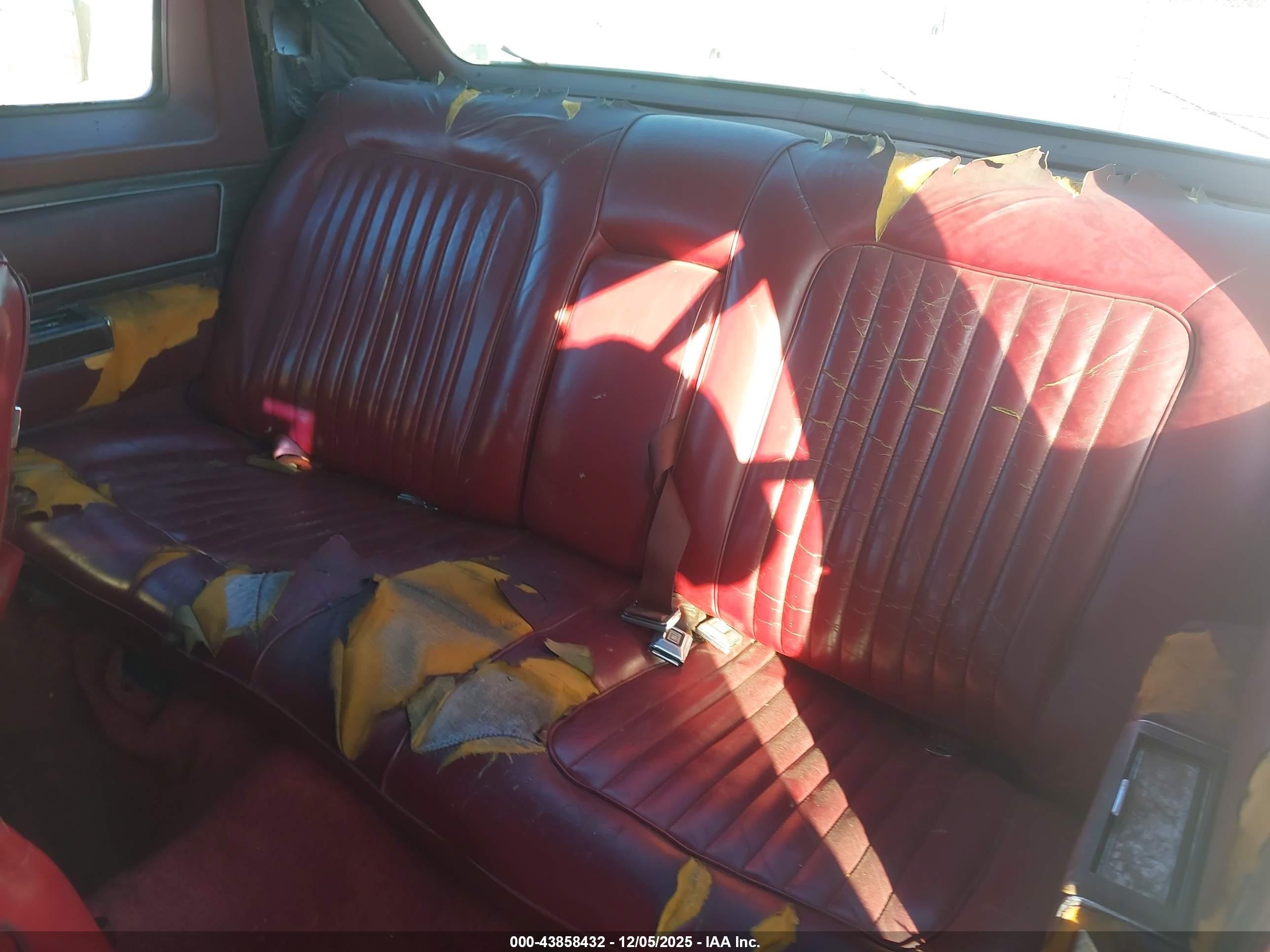 1978 Cadillac Deville   White vin: 6D47S8Q312674    
