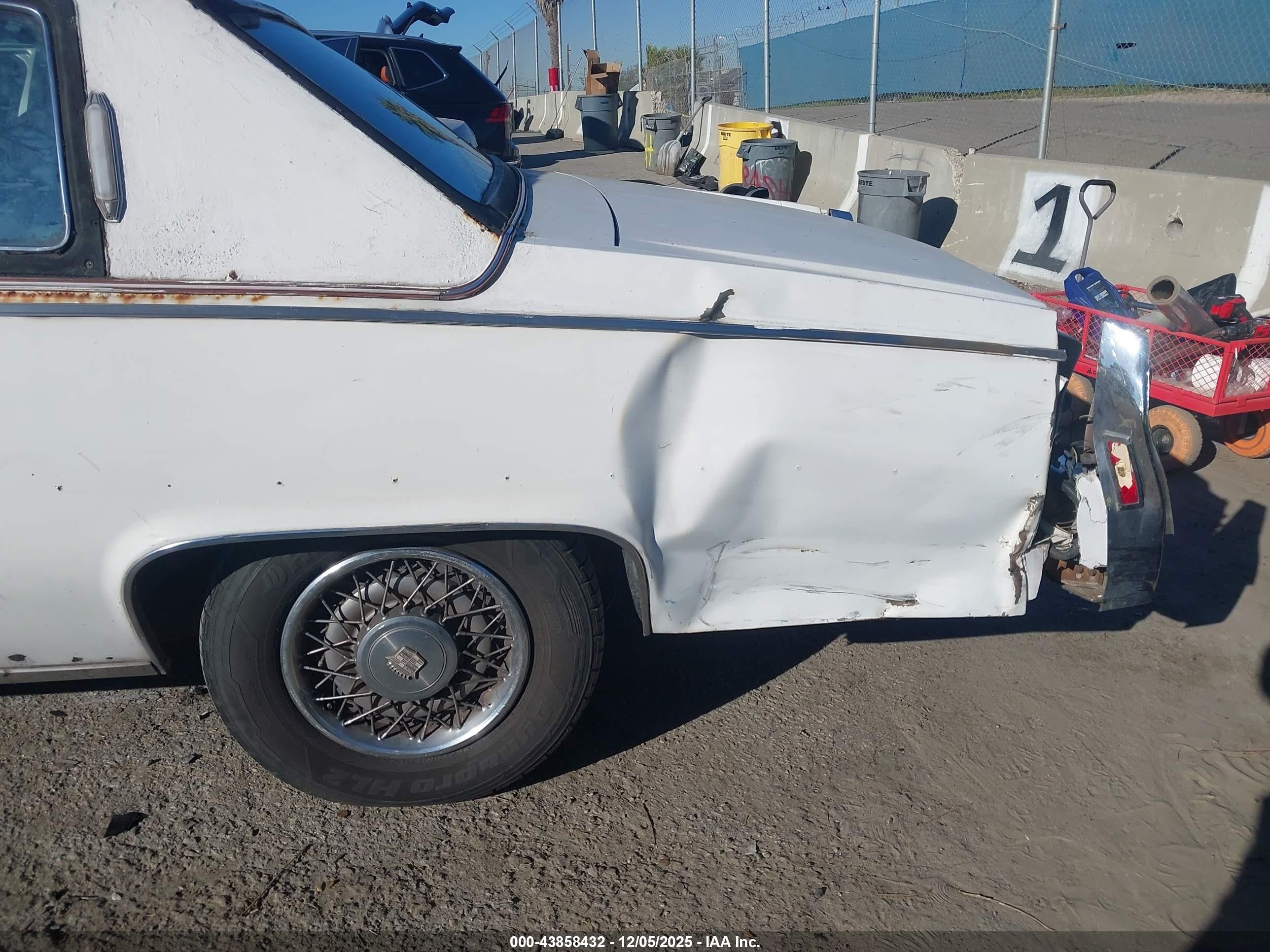 1978 Cadillac Deville   White vin: 6D47S8Q312674    
