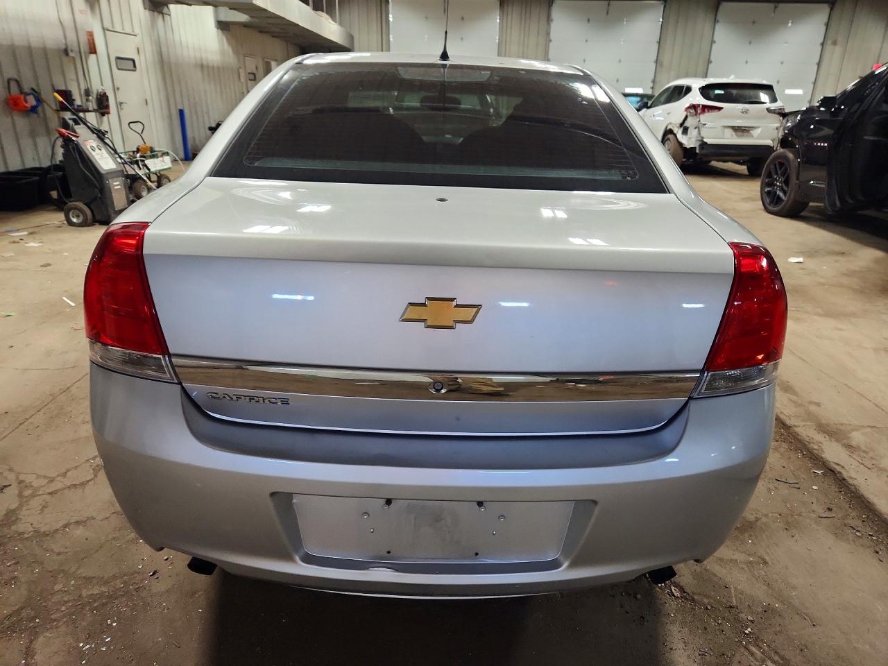 2013 Chevrolet Caprice Police Silver vin: 6G1MK5R25DL809197