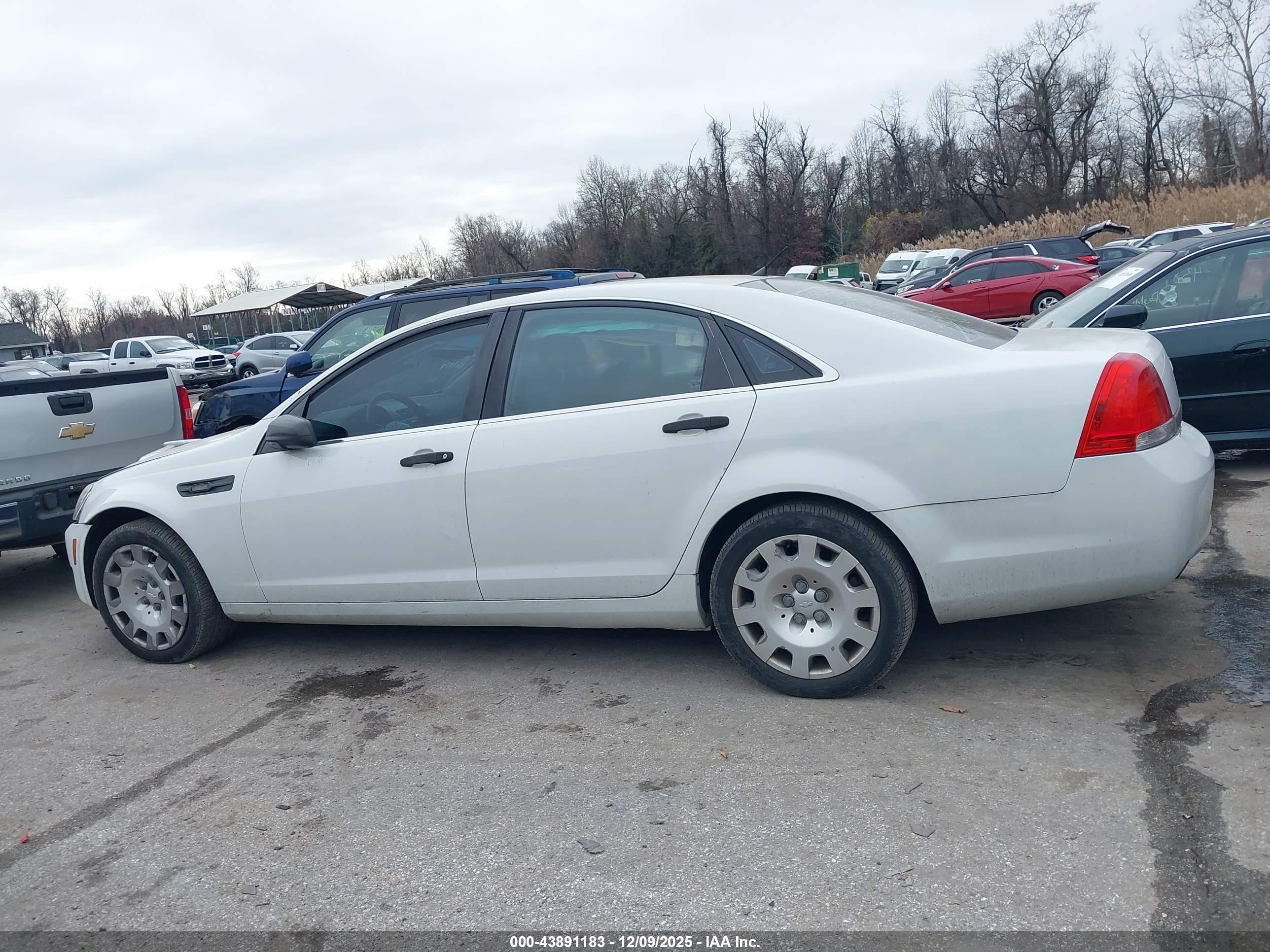 2013 Chevrolet Caprice Police White vin: 6G1MK5R27DL812943