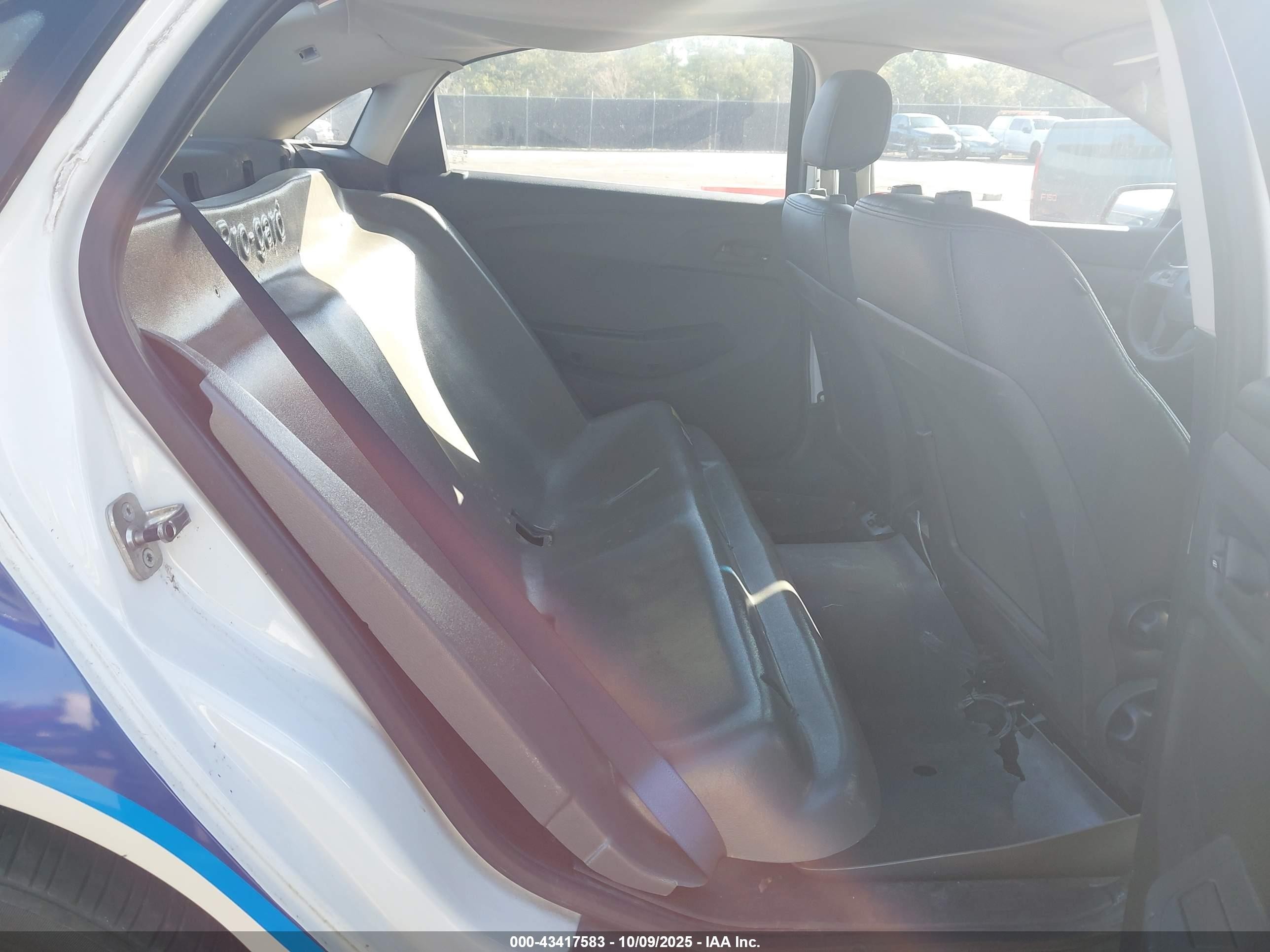 2013 Chevrolet Caprice Police White vin: 6G1MK5U26DL820460