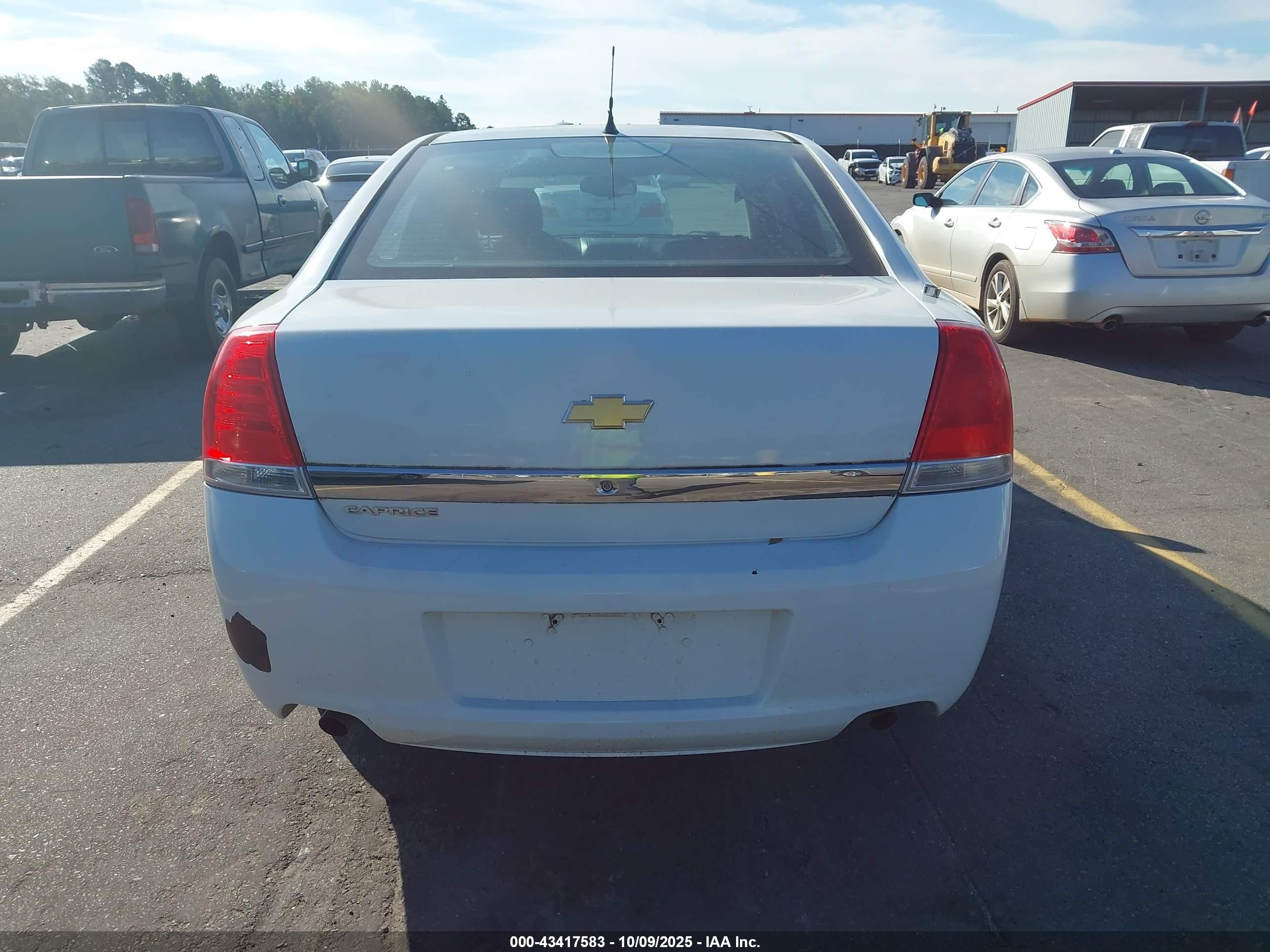 2013 Chevrolet Caprice Police White vin: 6G1MK5U26DL820460