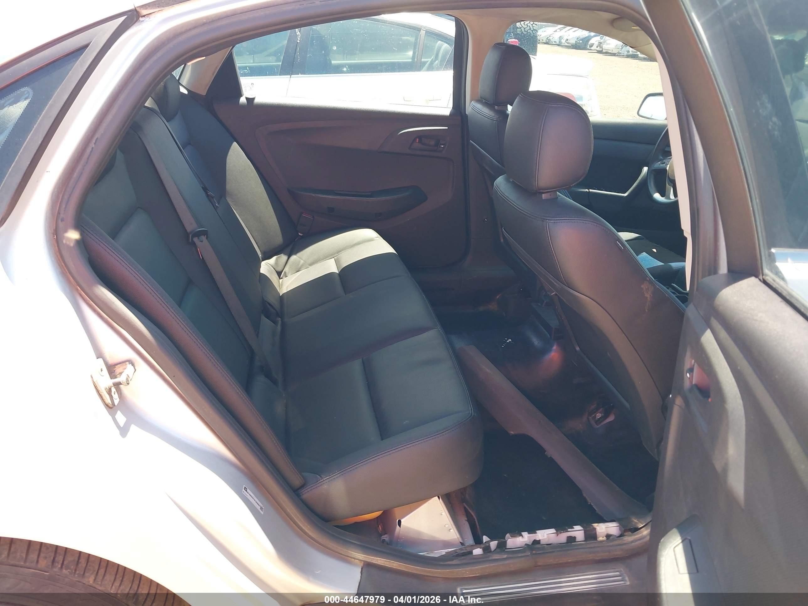 2013 Chevrolet Caprice Police Серебряный vin: 6G1MK5U31DL829656