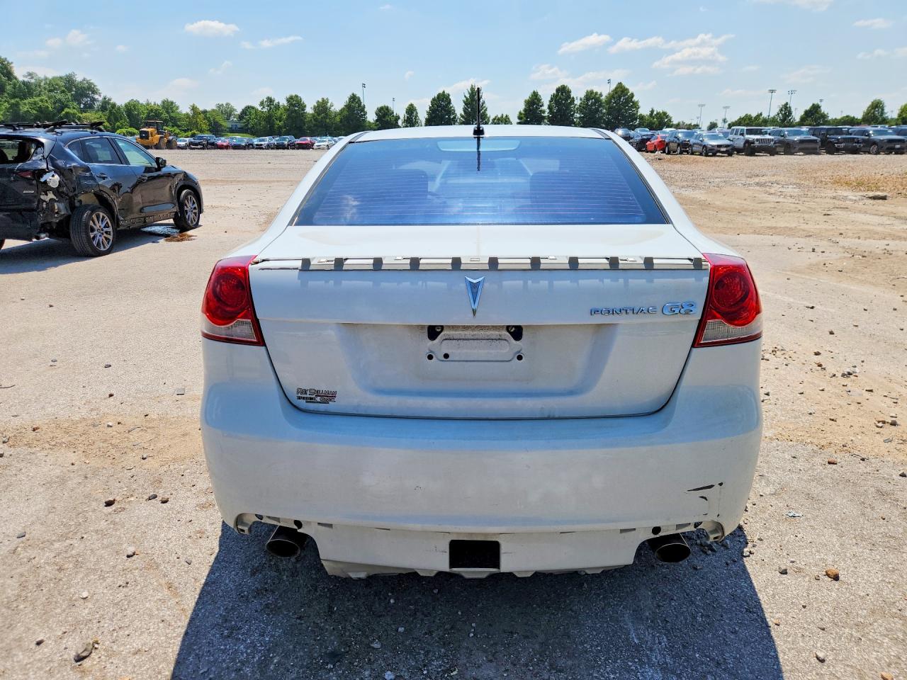 2008 Pontiac G8 White vin: 6G2ER57718L130933
