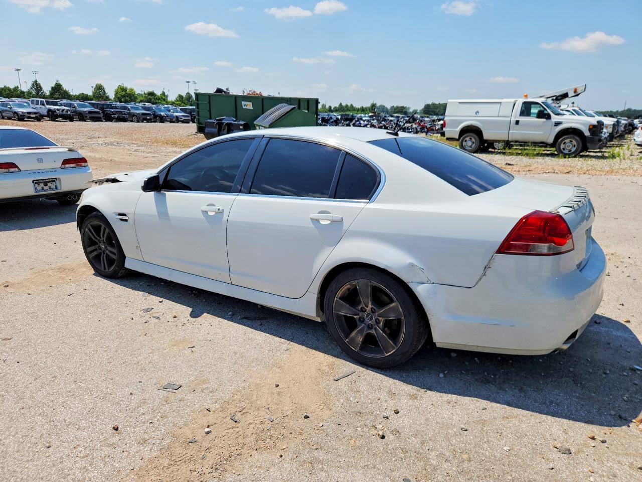 2008 Pontiac G8 White vin: 6G2ER57718L130933