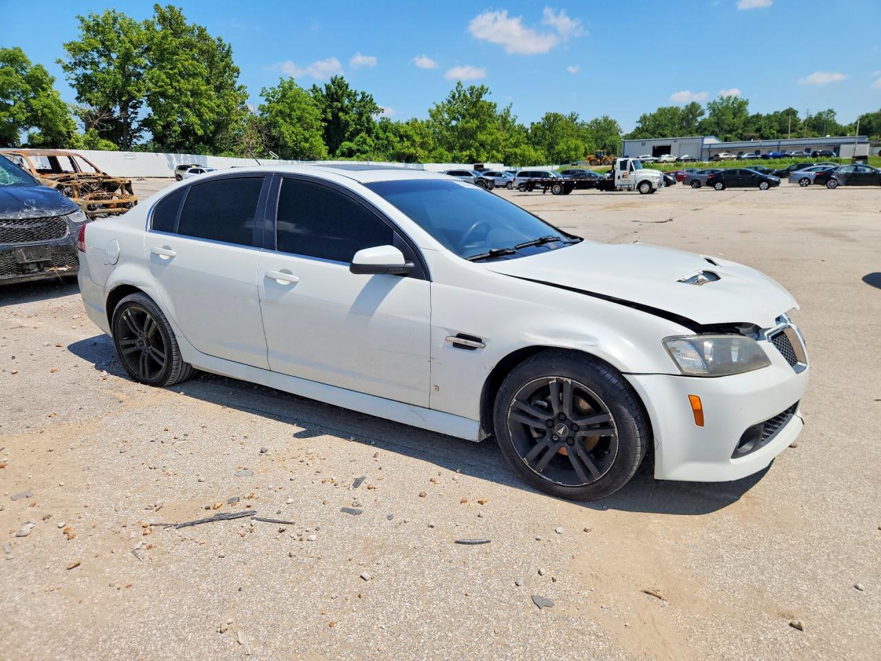 2008 Pontiac G8 White vin: 6G2ER57718L130933