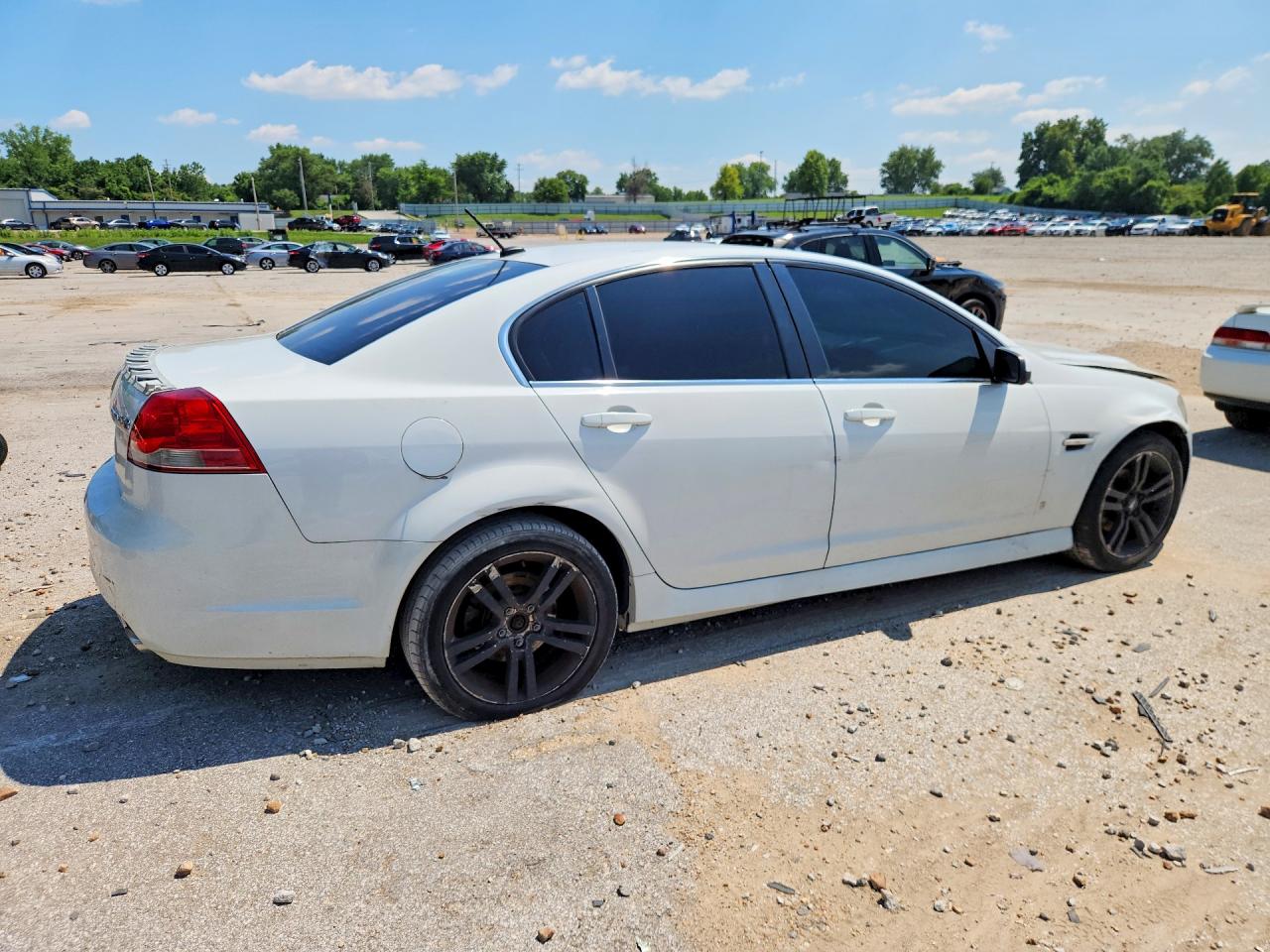 2008 Pontiac G8 White vin: 6G2ER57718L130933