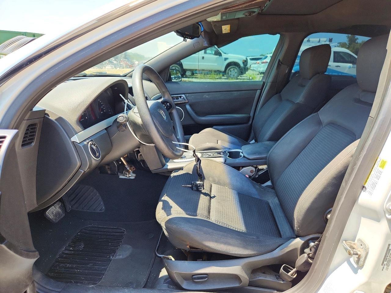 2008 Pontiac G8 White vin: 6G2ER57718L130933