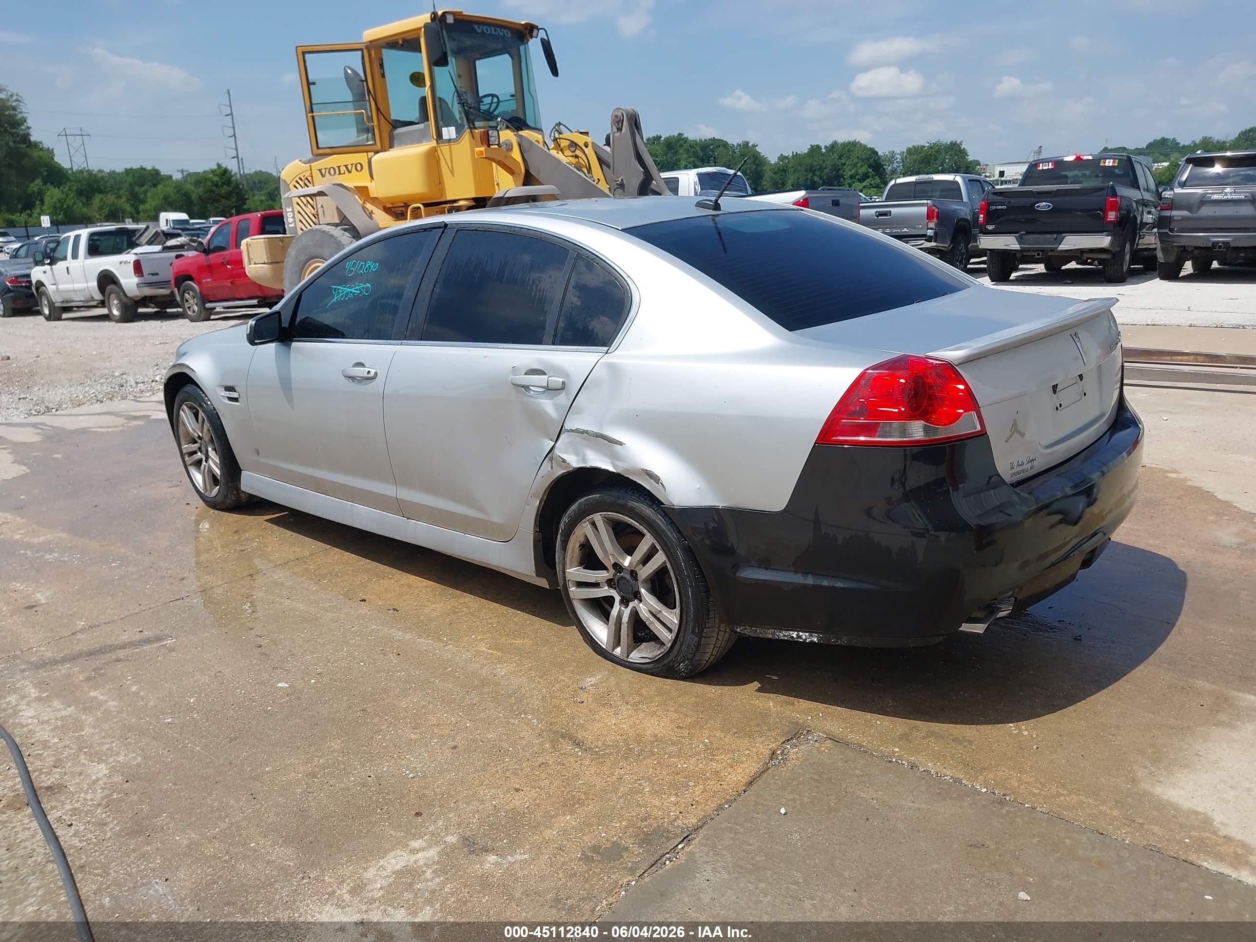 2009 Pontiac G8   Silver vin: 6G2ER57719L187702