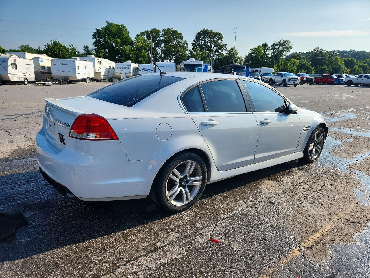 2009 Pontiac G8 White vin: 6G2ER57719L224568