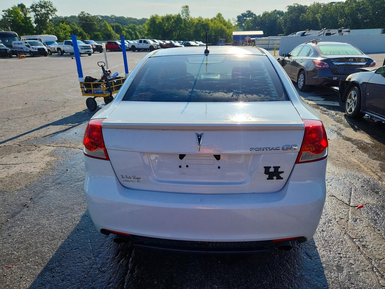 2009 Pontiac G8 White vin: 6G2ER57719L224568