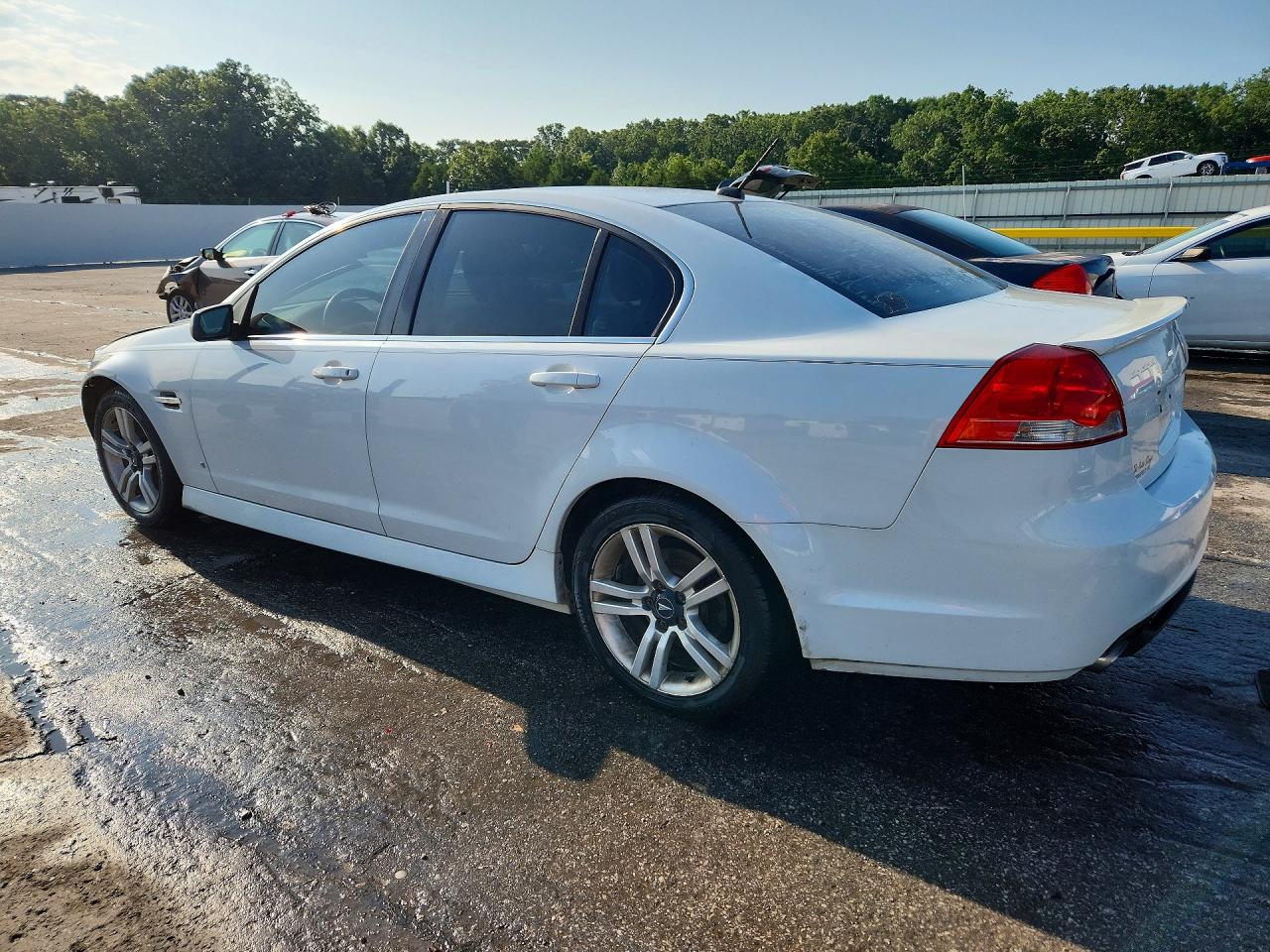 2009 Pontiac G8 White vin: 6G2ER57719L224568